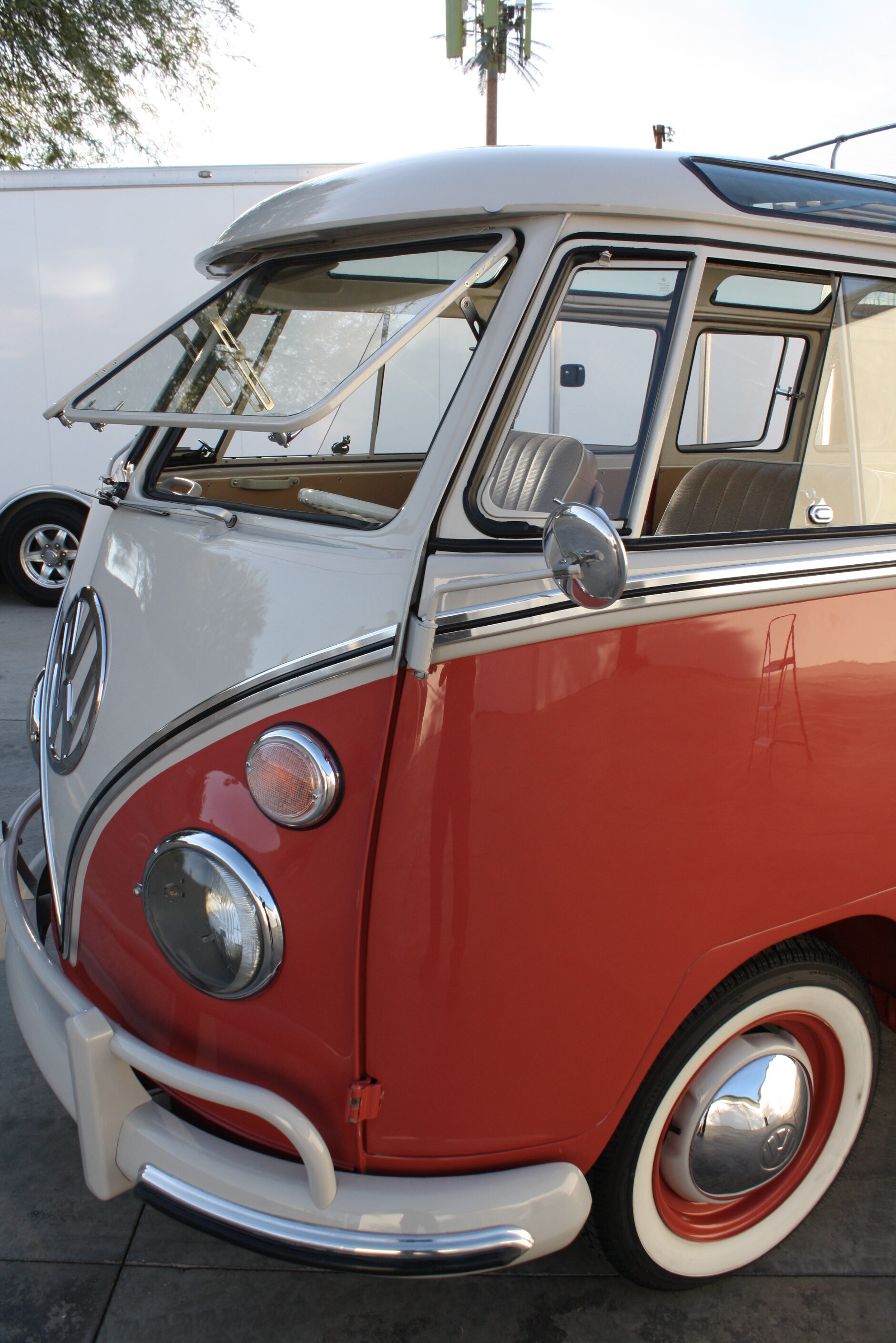 1967 Volkswagen 21 Window Deluxe Samba Bus