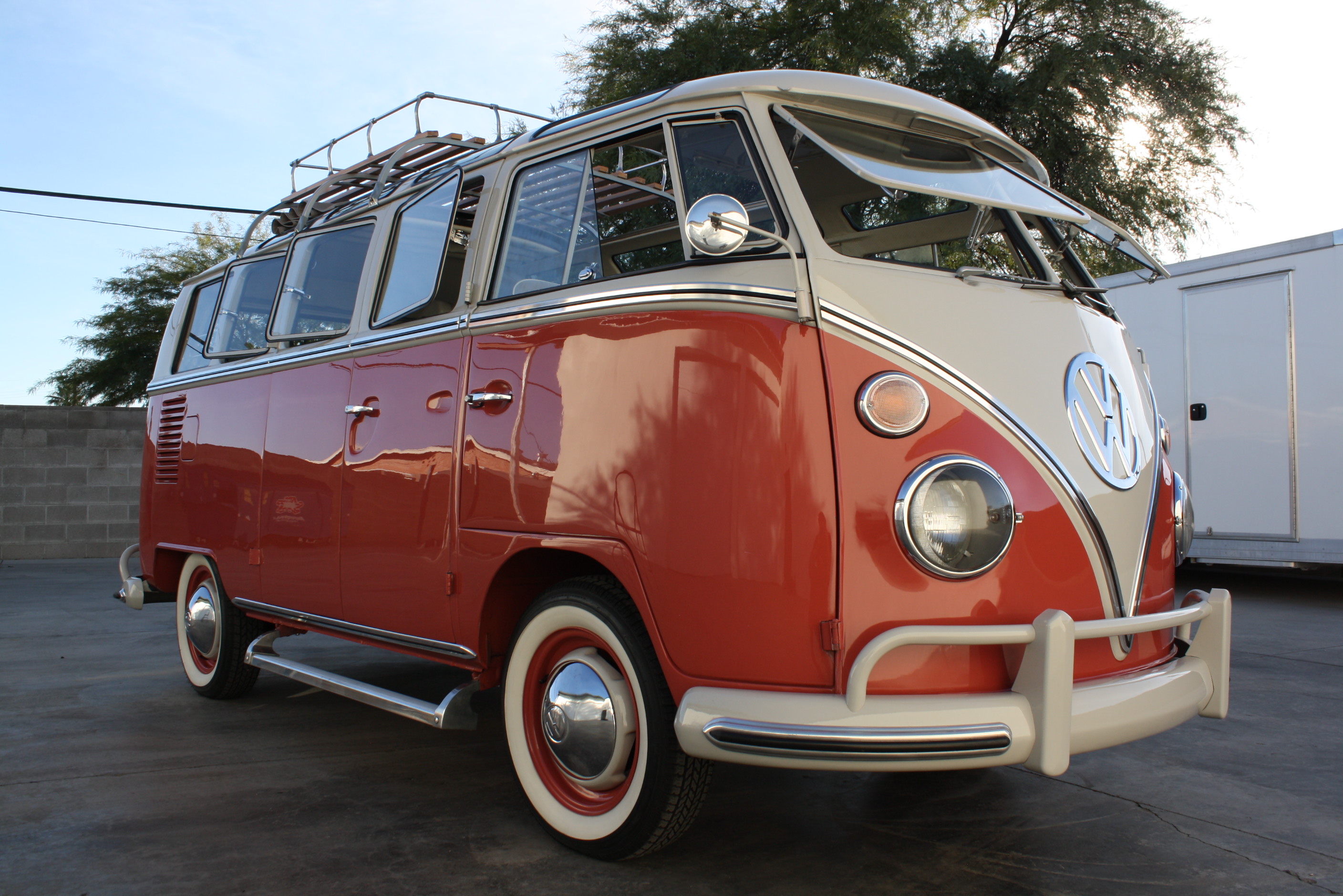 1967 Volkswagen 21 Window Deluxe Samba Bus