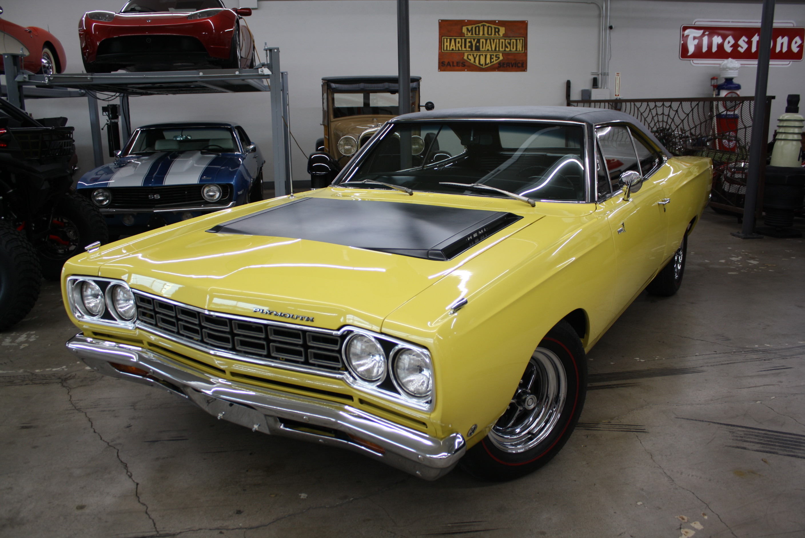 1968 Plymouth Hemi Roadrunner