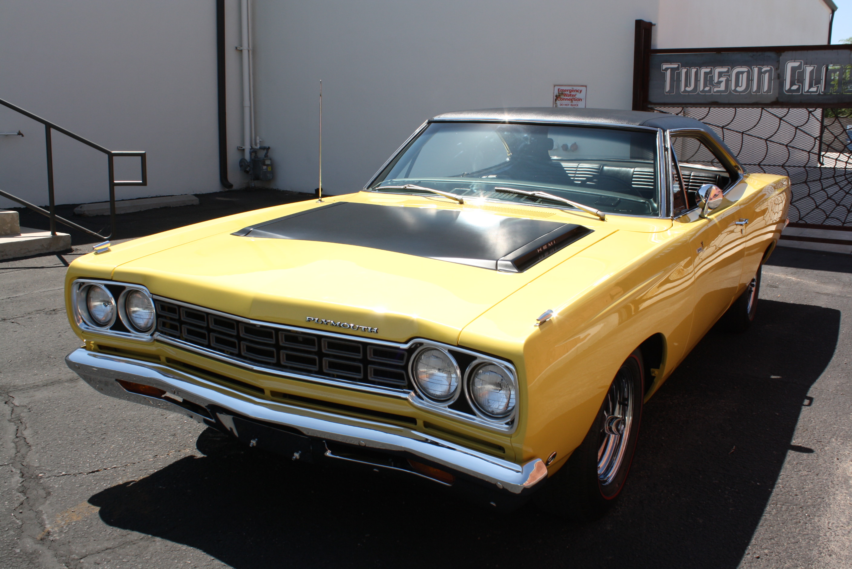 1968 Plymouth Hemi Roadrunner