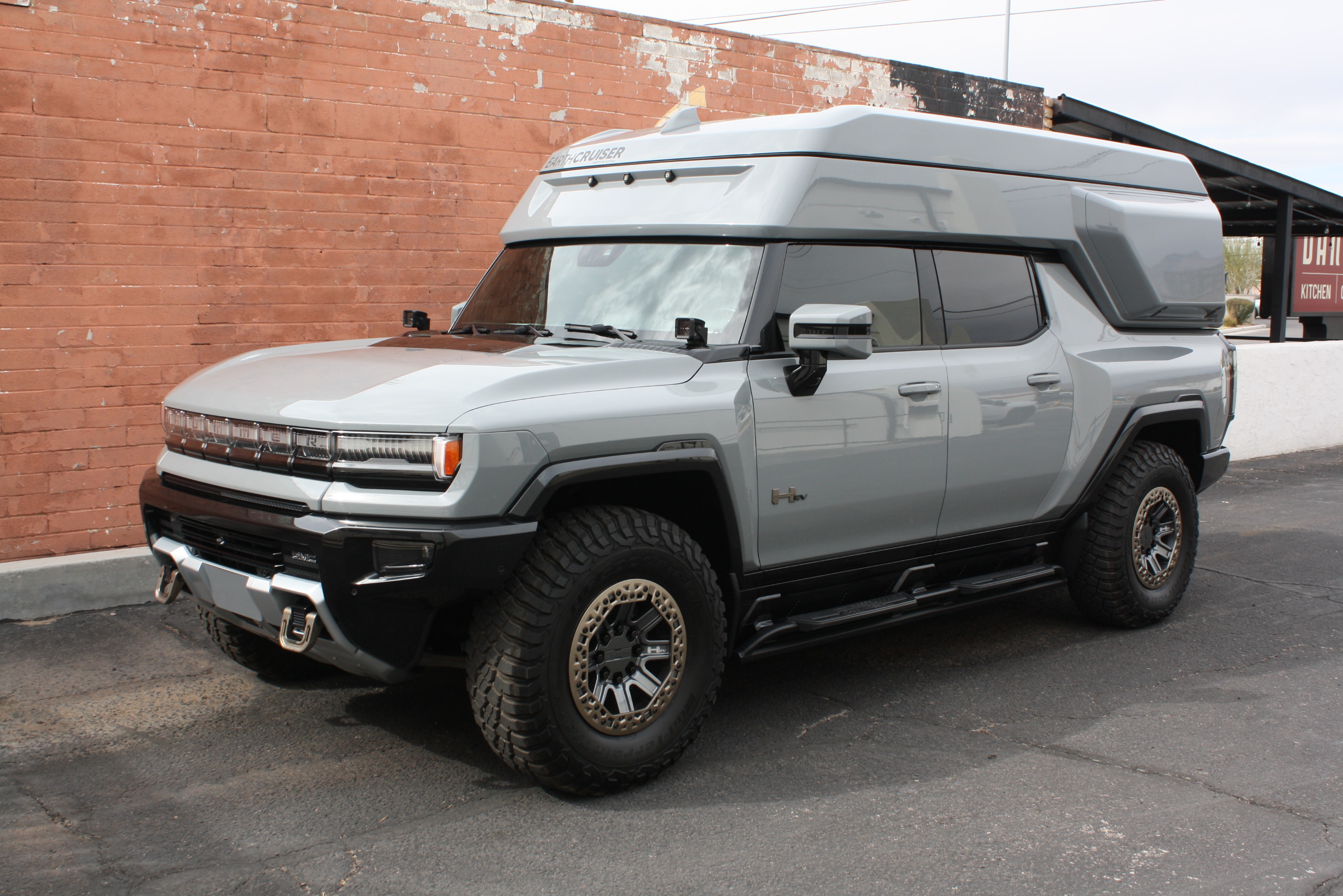 2022 Hummer EarthCruiser