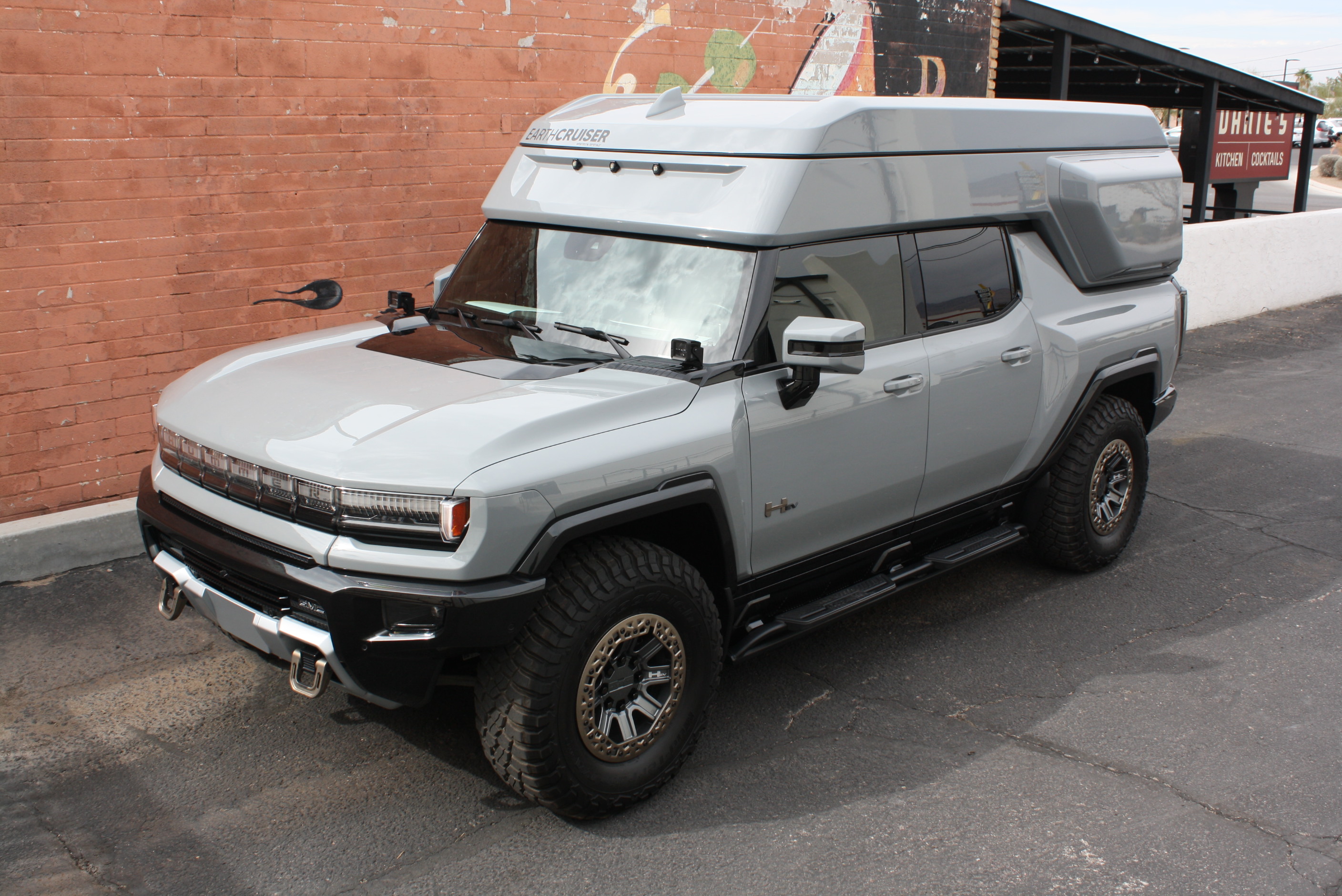 2022 Hummer EarthCruiser