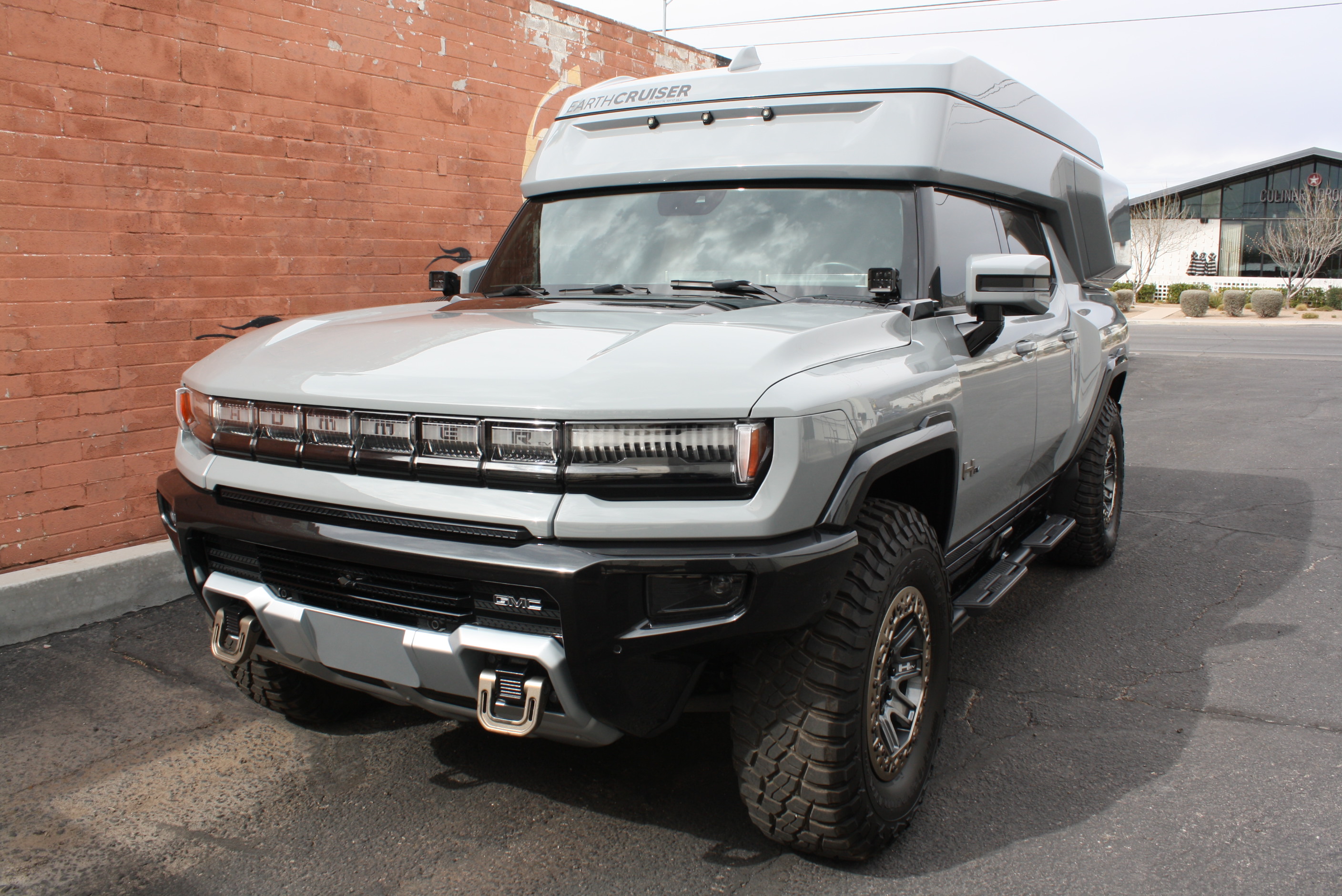 2022 Hummer EarthCruiser