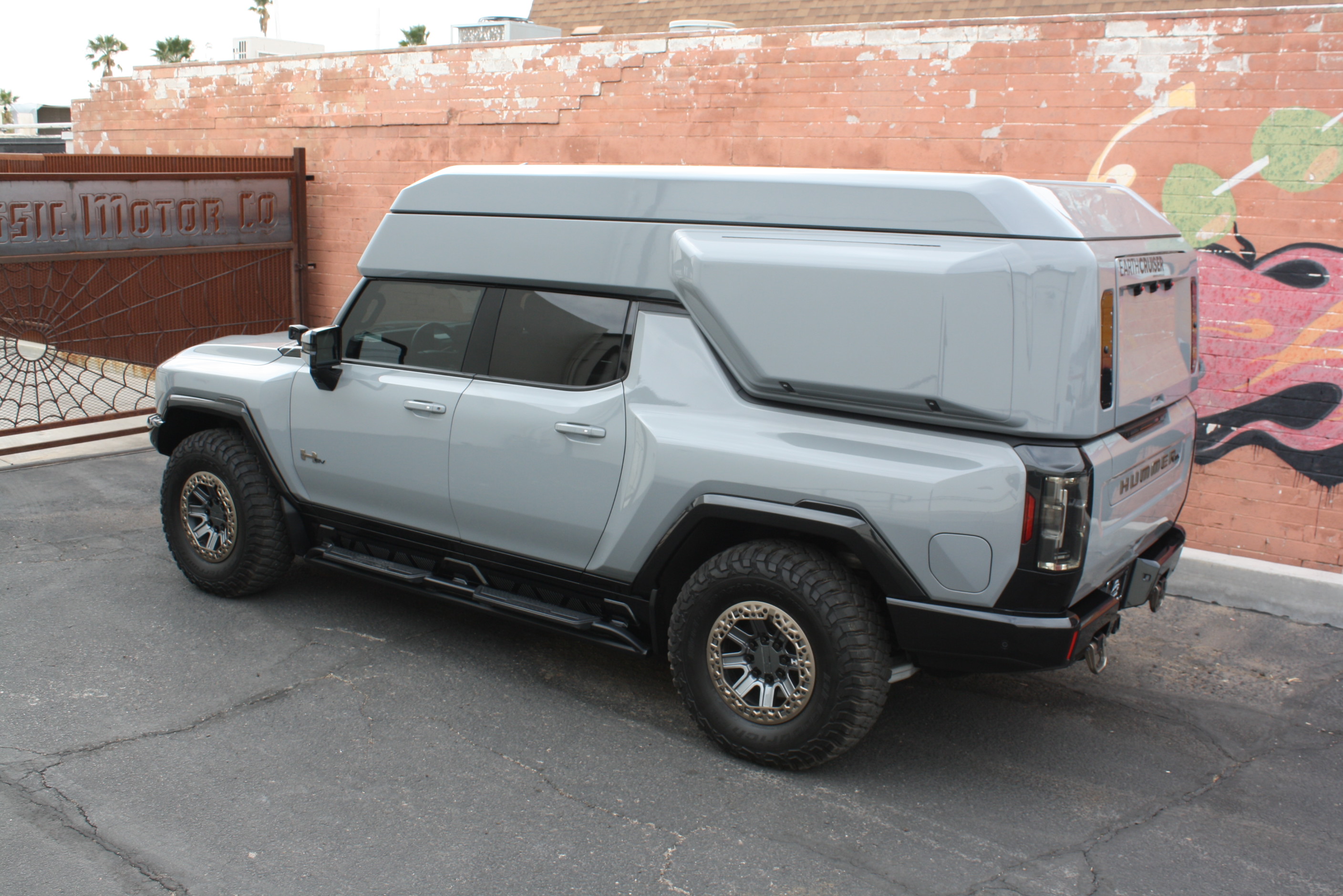 2022 Hummer EarthCruiser