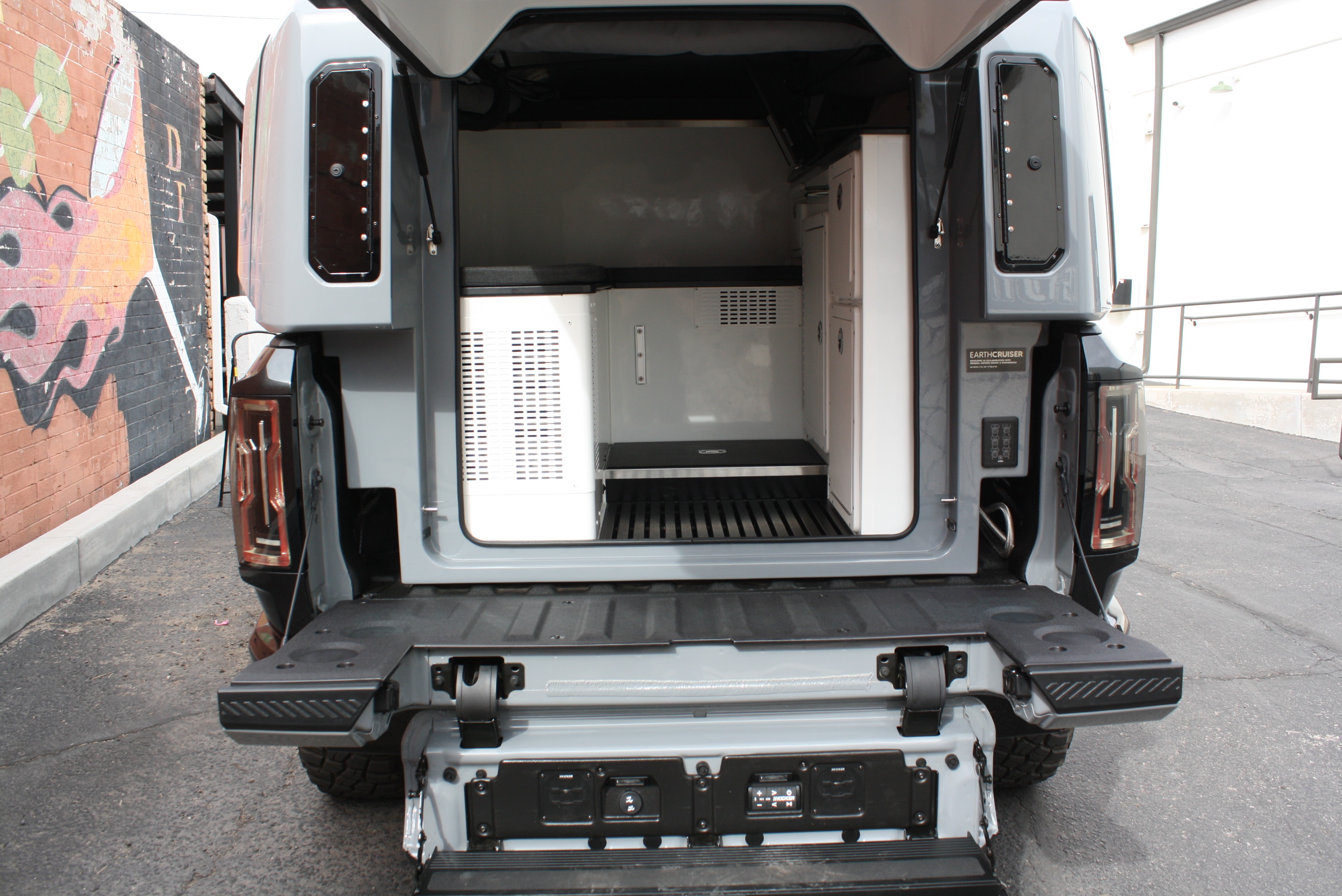 2022 Hummer EarthCruiser