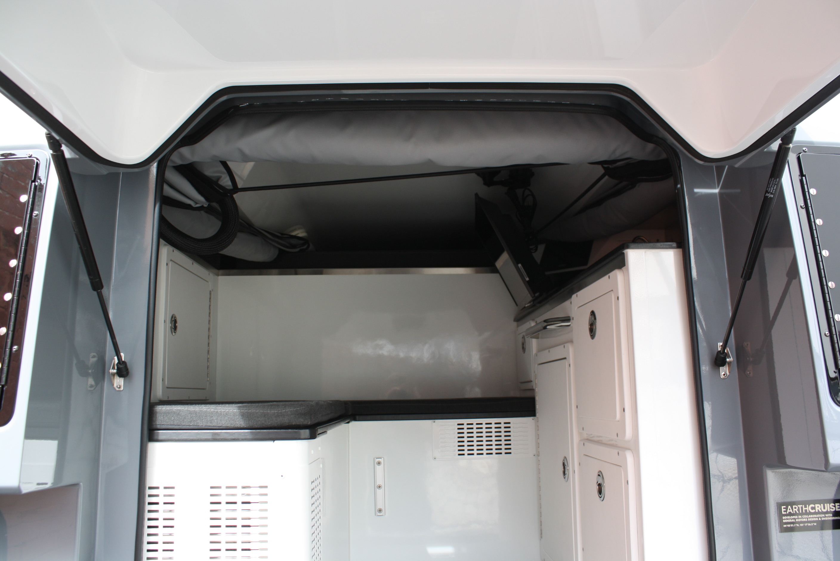 2022 Hummer EarthCruiser