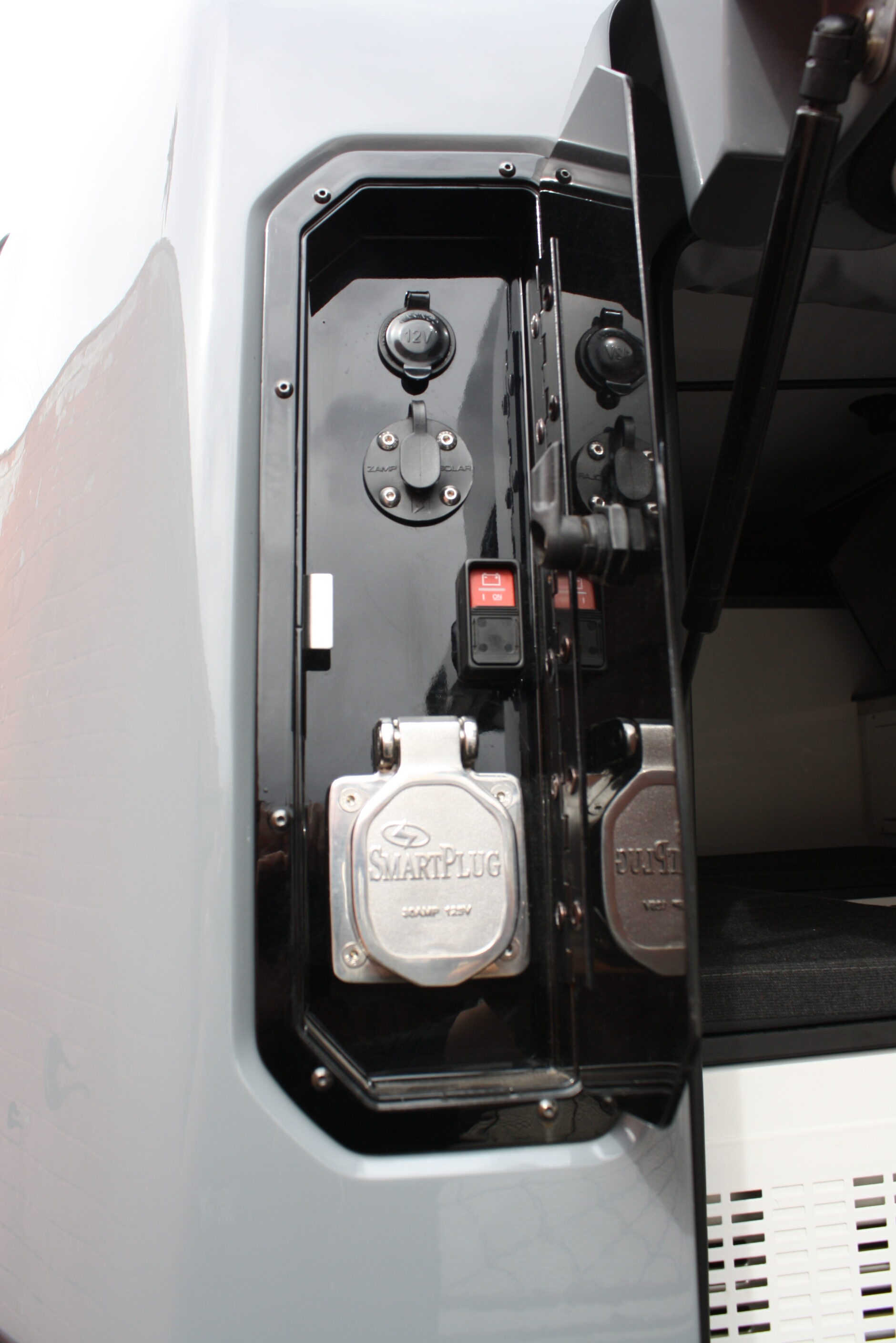2022 Hummer EarthCruiser