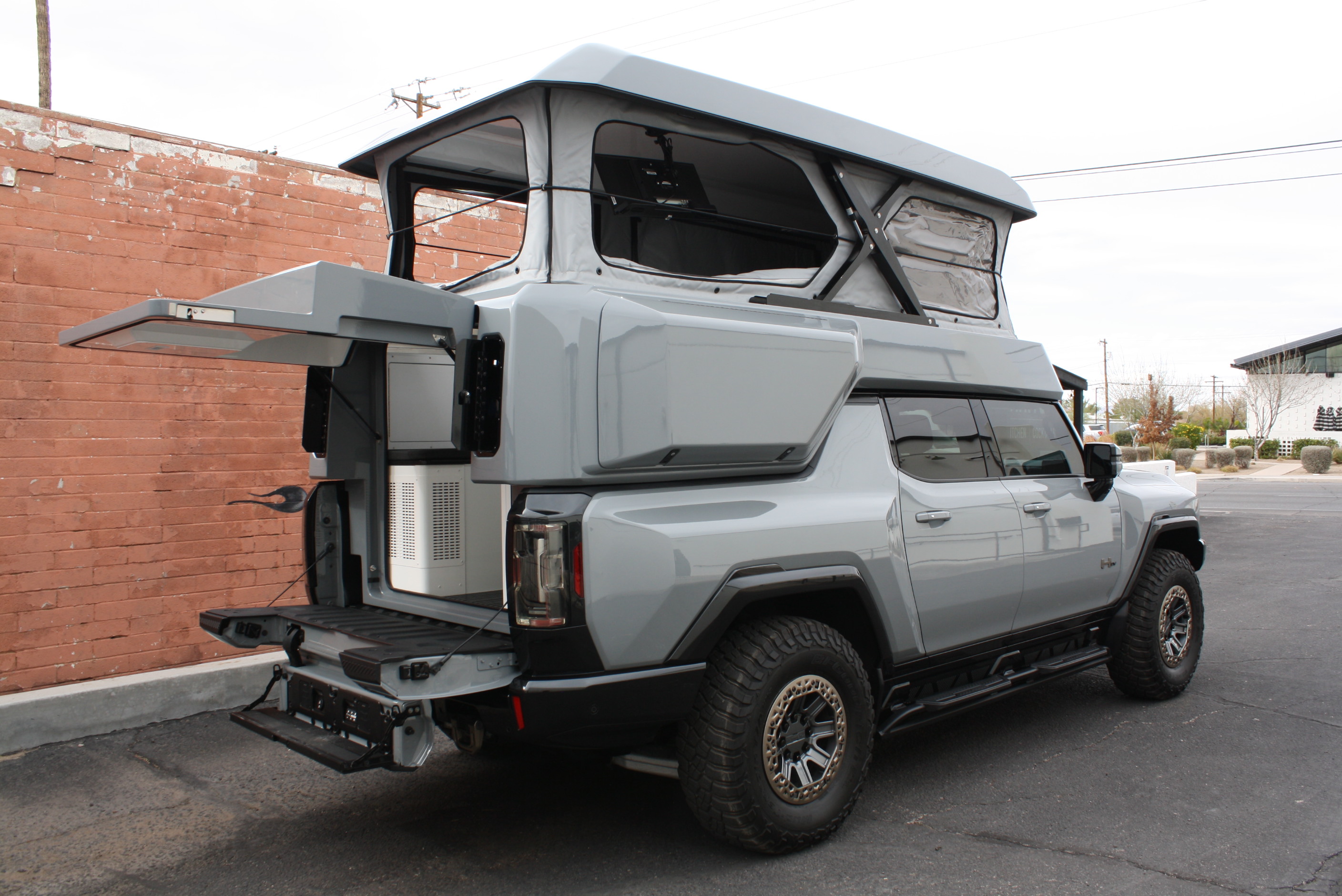 2022 Hummer EarthCruiser