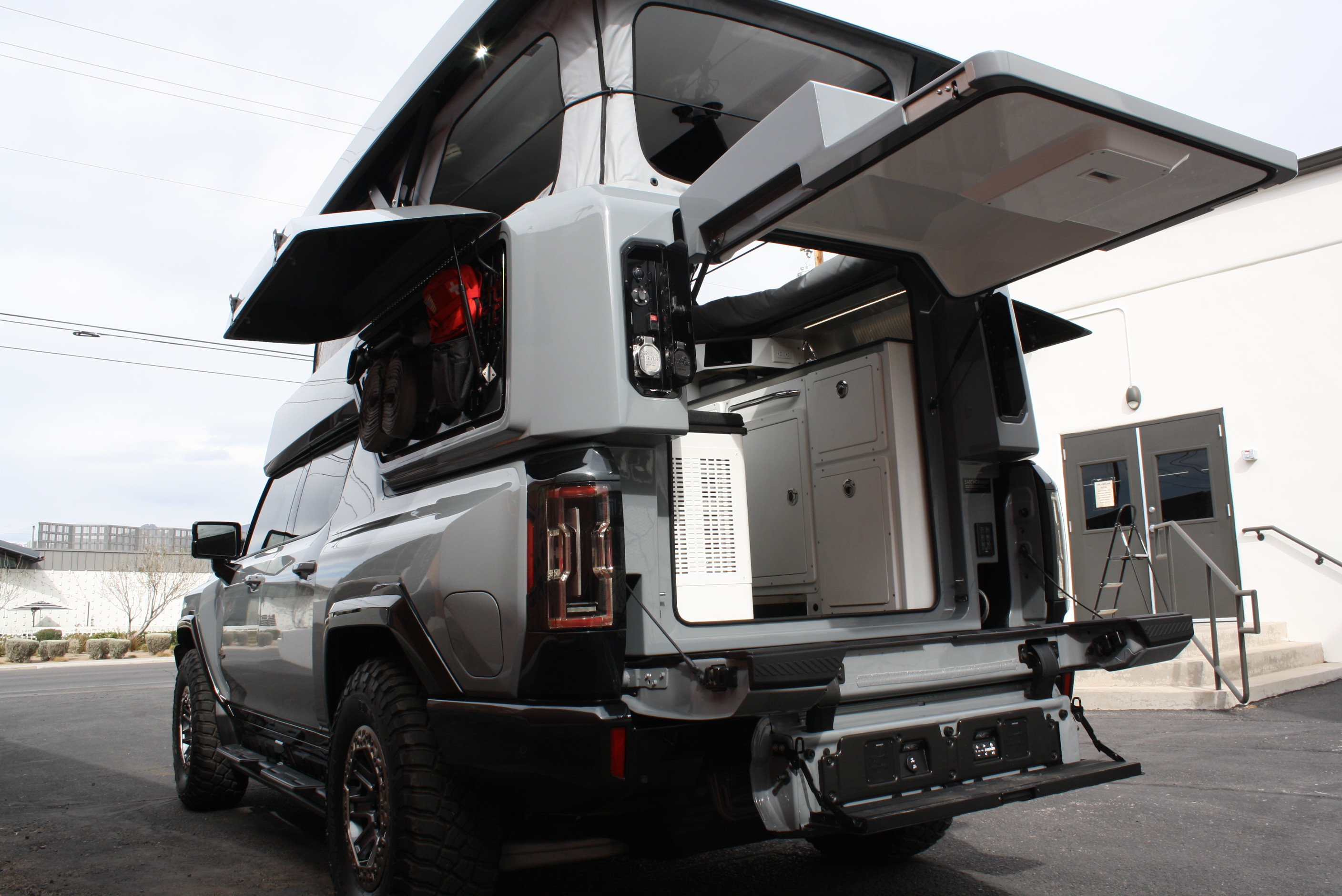 2022 Hummer EarthCruiser