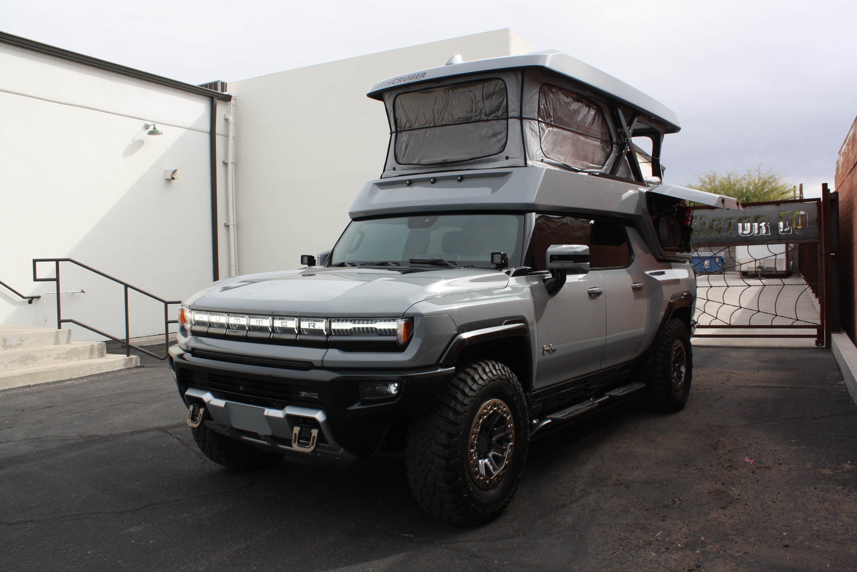 2022 Hummer EarthCruiser
