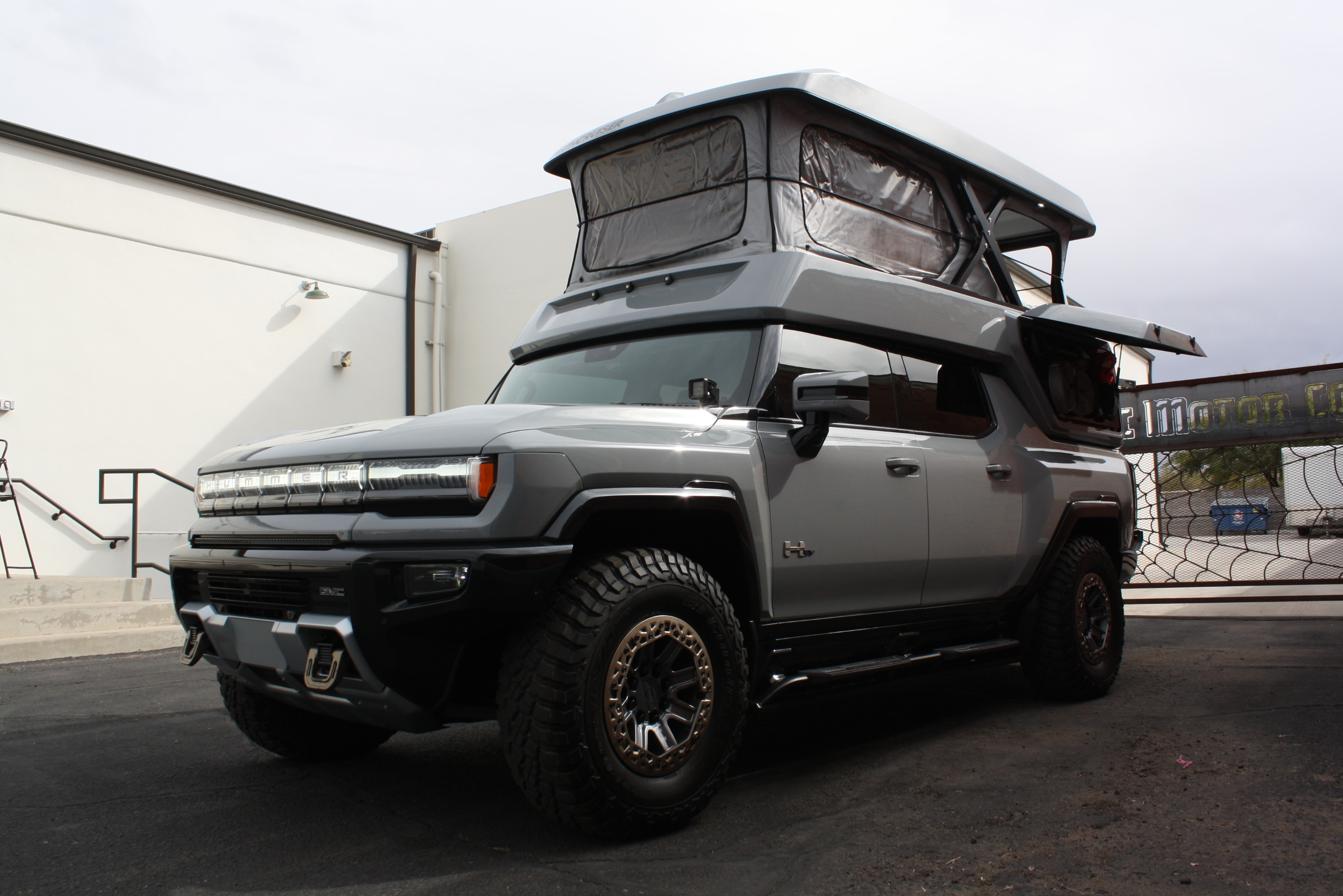 2022 Hummer EarthCruiser