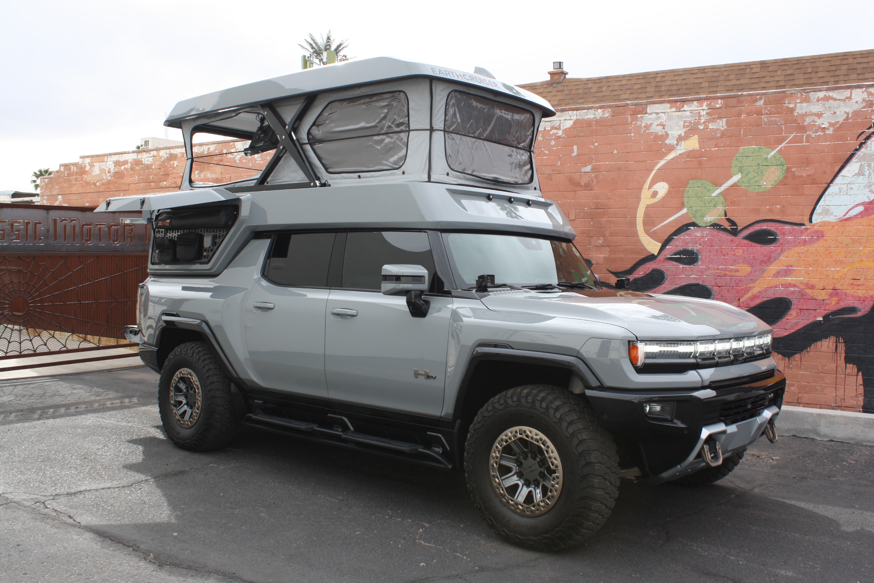 2022 Hummer EarthCruiser