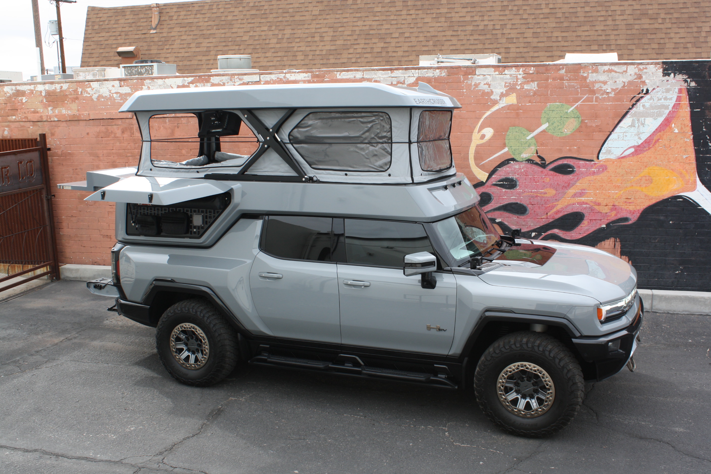 2022 Hummer EarthCruiser