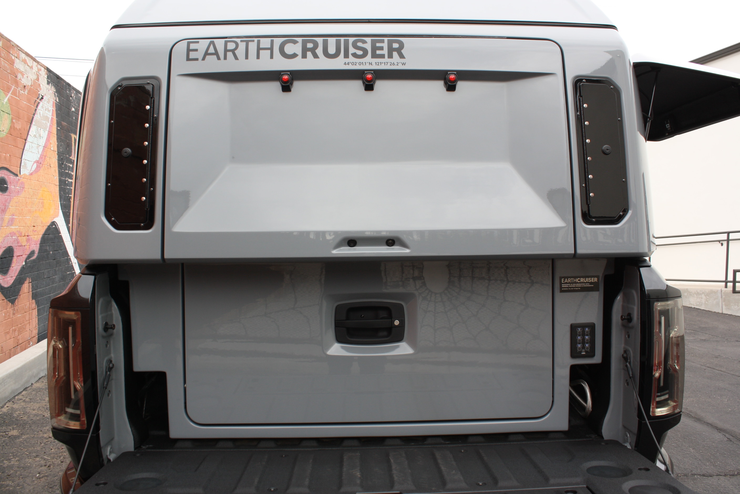 2022 Hummer EarthCruiser