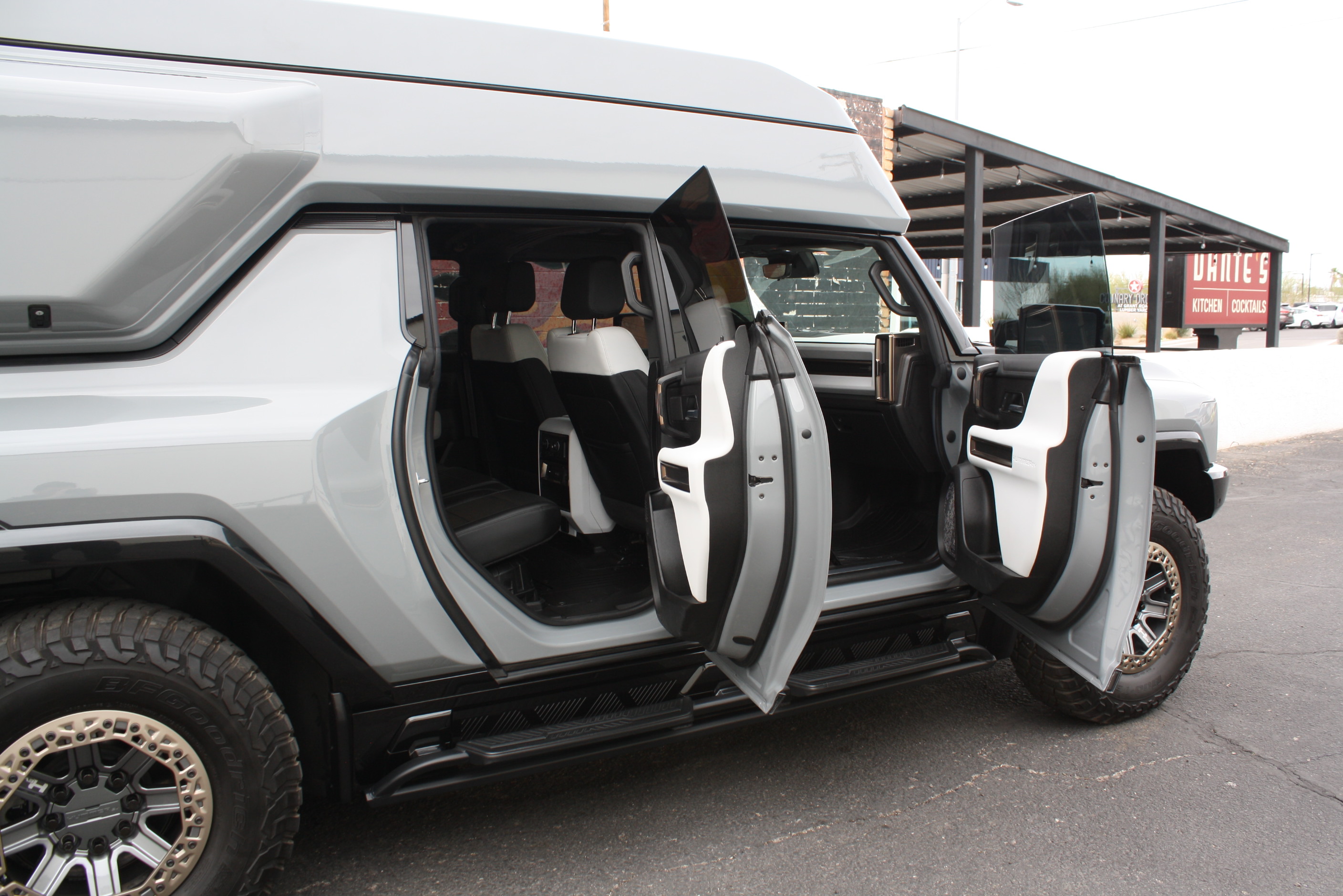 2022 Hummer EarthCruiser