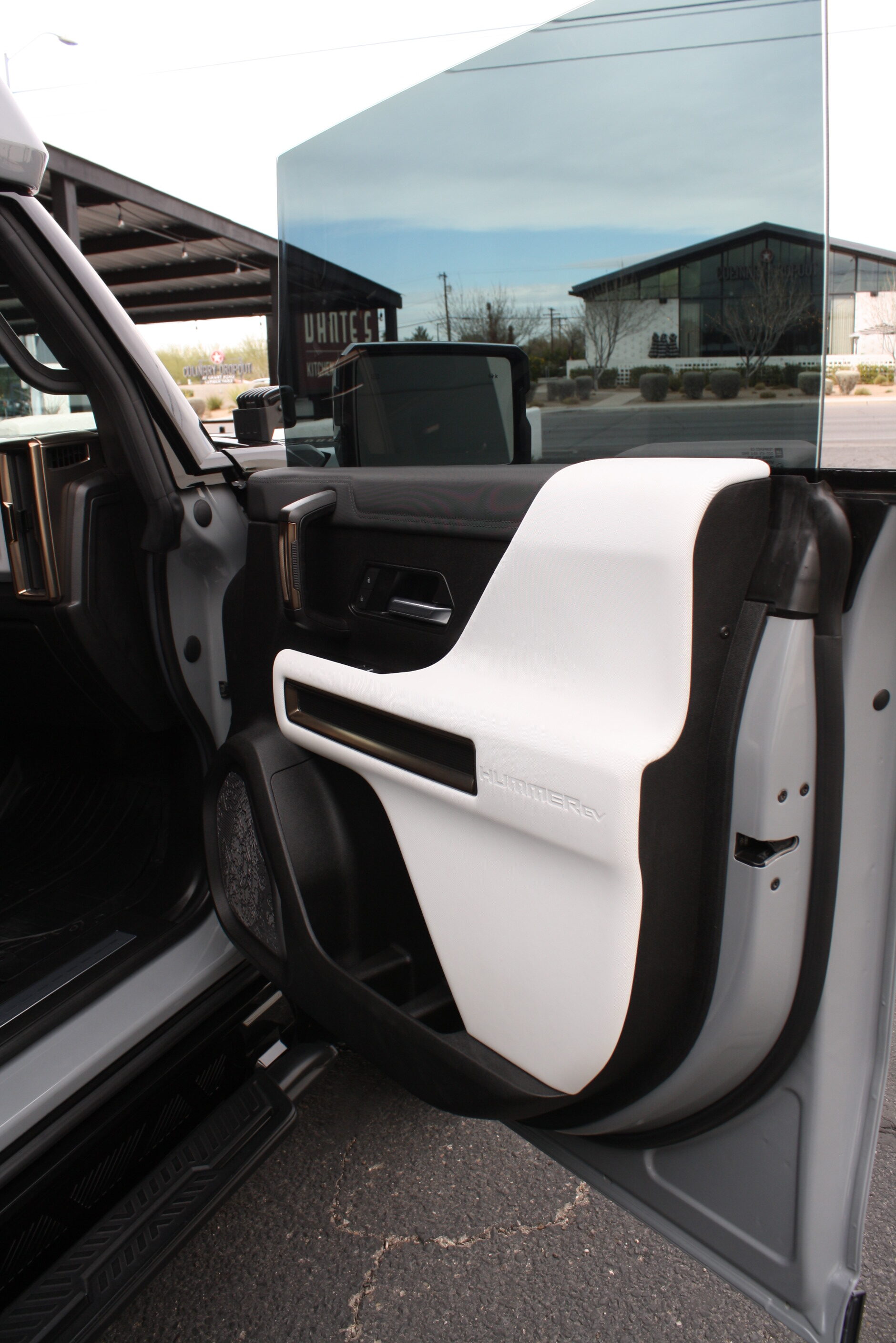 2022 Hummer EarthCruiser