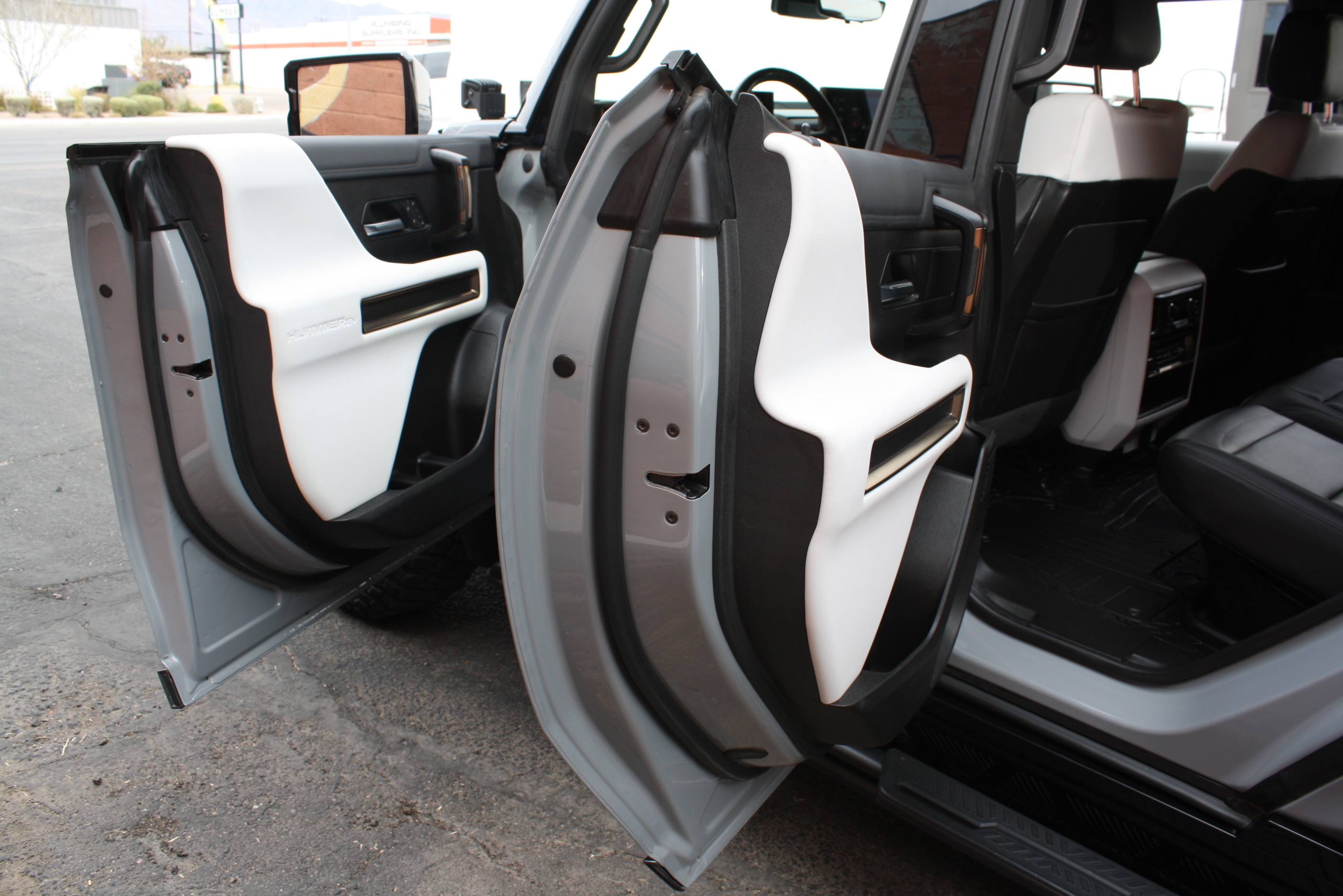 2022 Hummer EarthCruiser