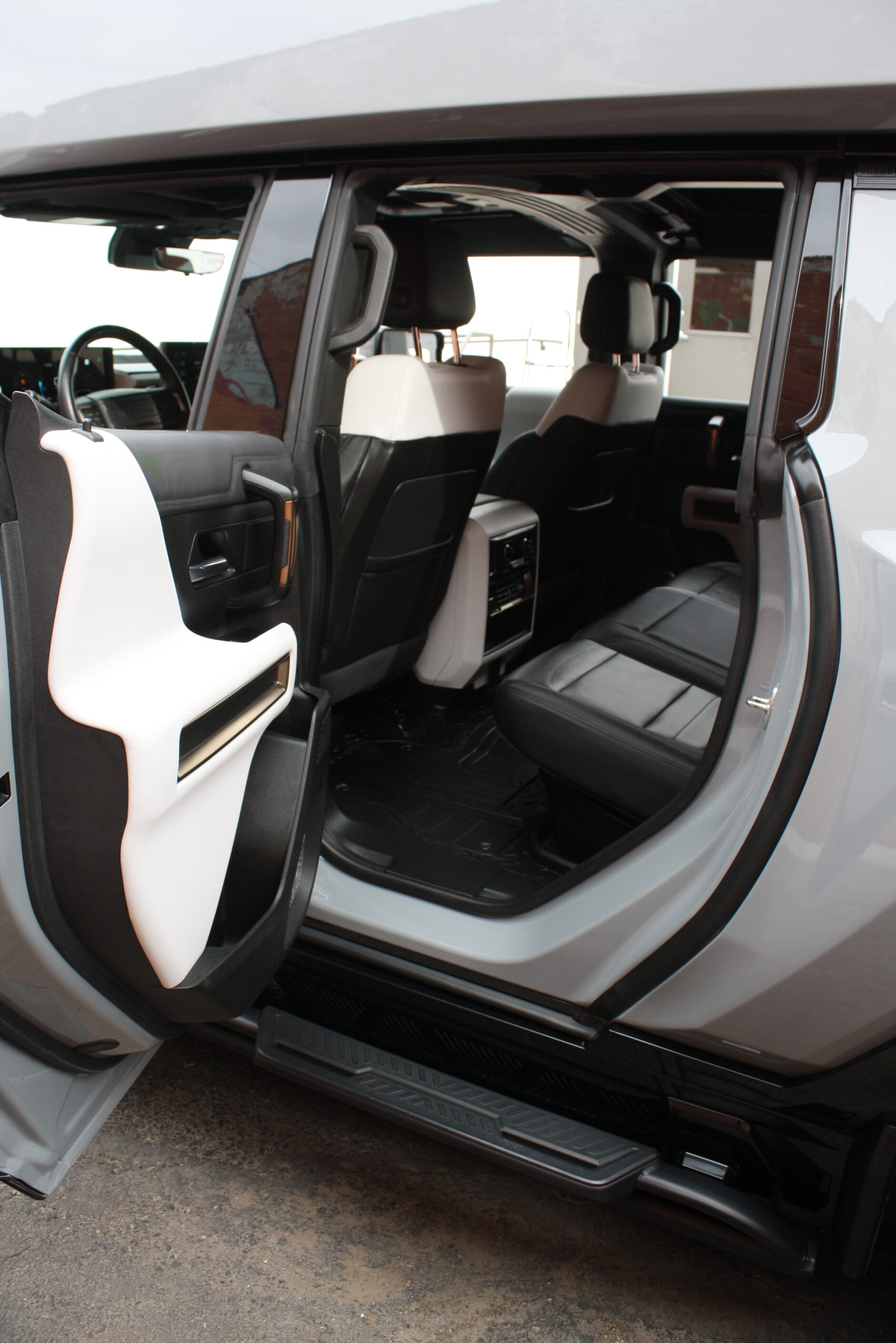 2022 Hummer EarthCruiser
