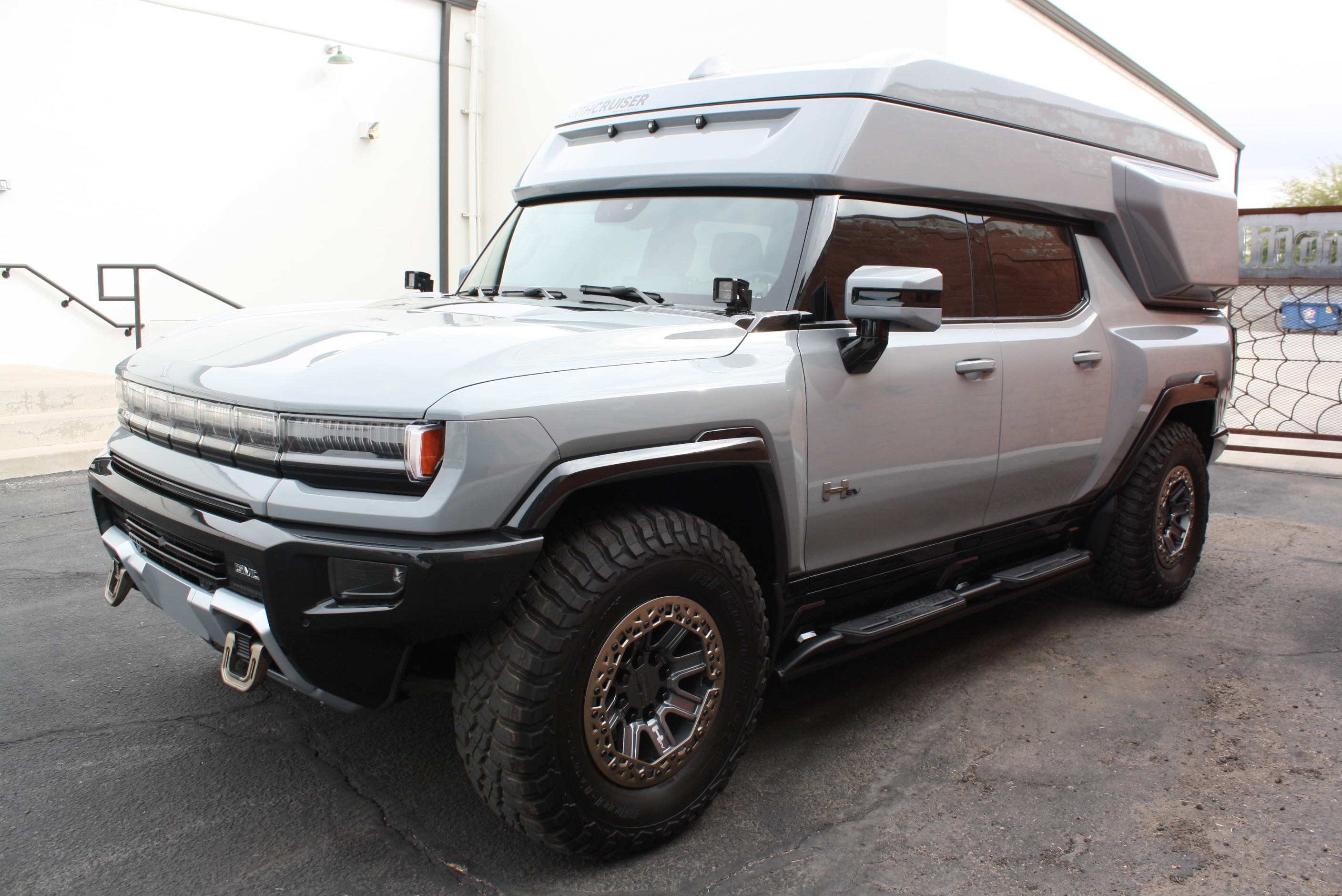 2022 Hummer EarthCruiser
