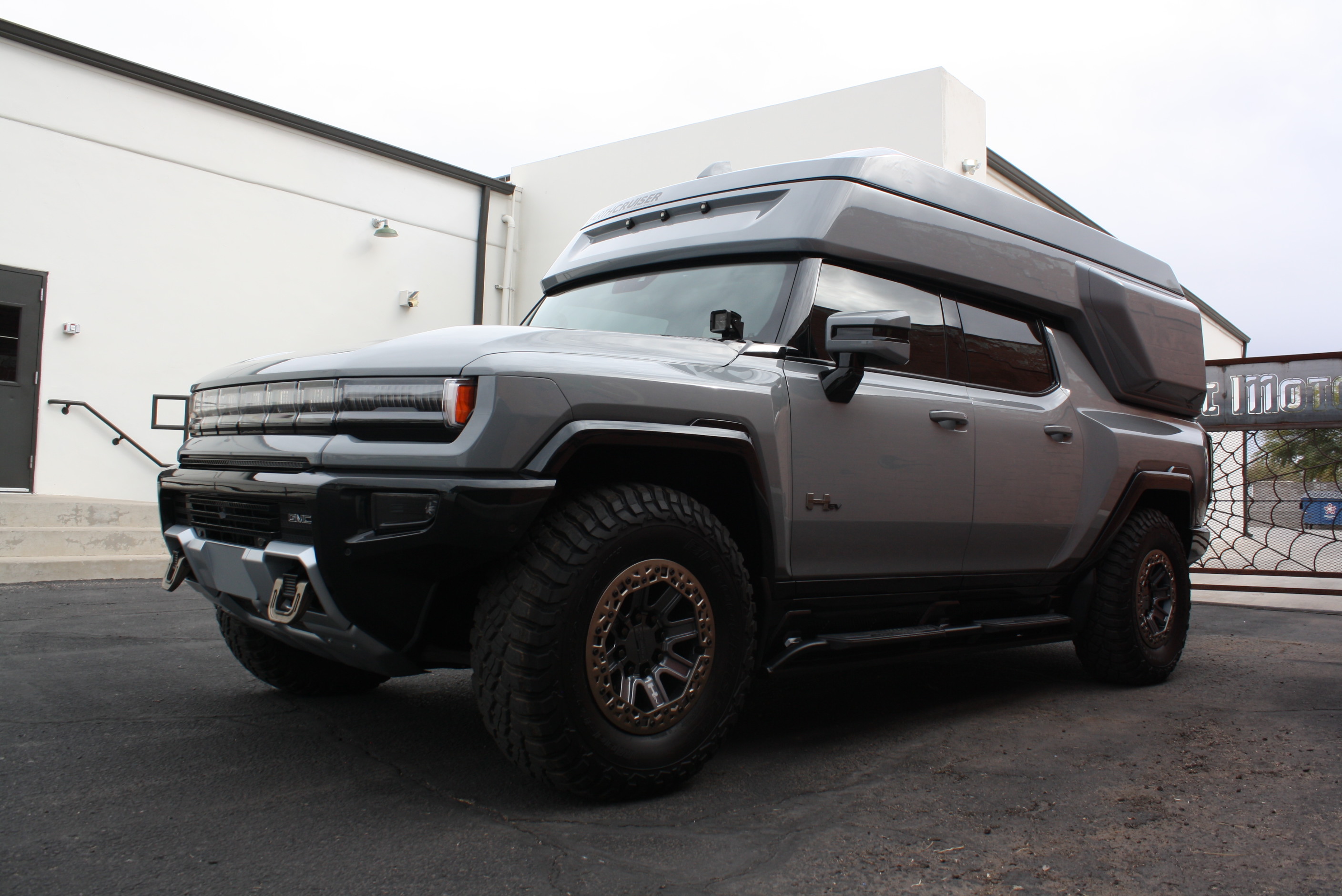 2022 Hummer EarthCruiser