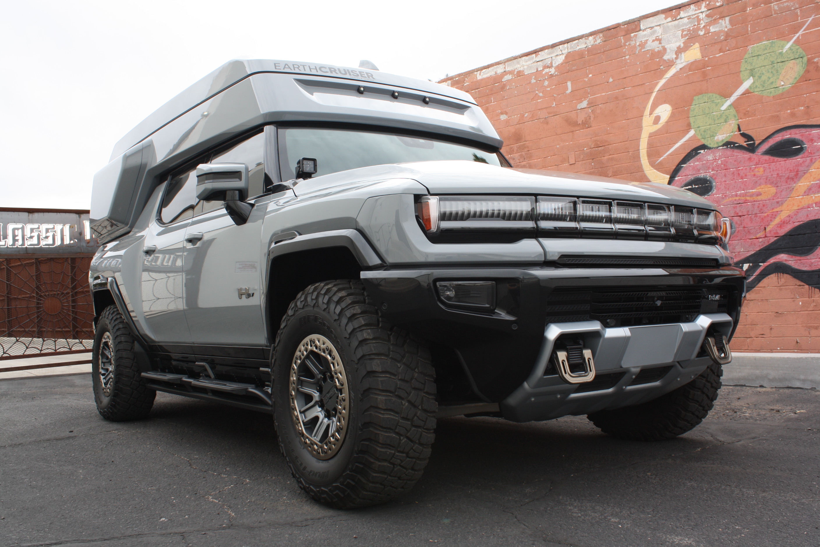 2022 Hummer EarthCruiser