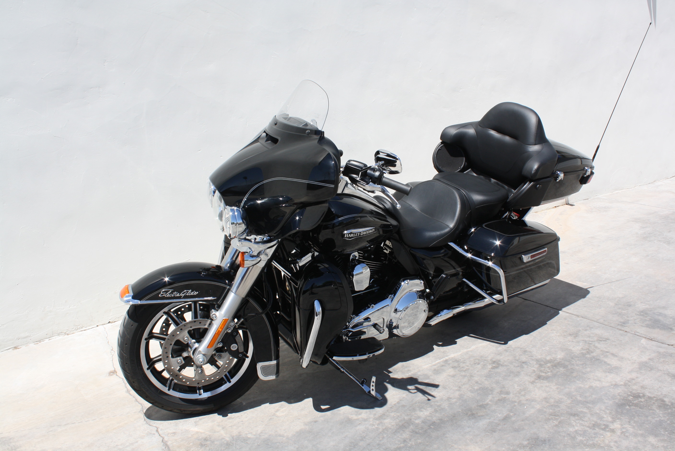 2016 Harley Davidson Street Glide Ultra Classic “Low” 1 owner 730 miles