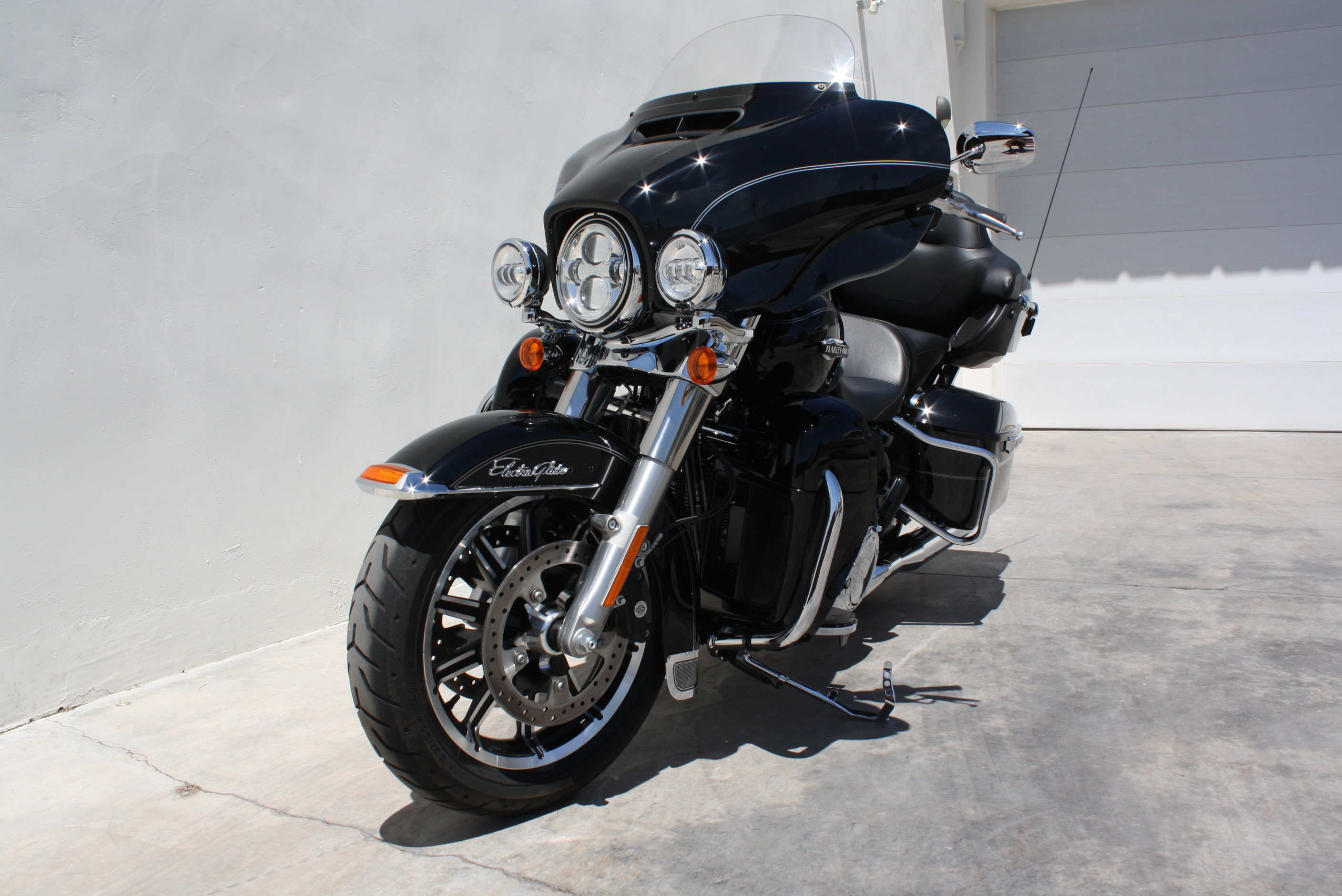 2016 Harley Davidson Street Glide Ultra Classic “Low” 1 owner 730 miles