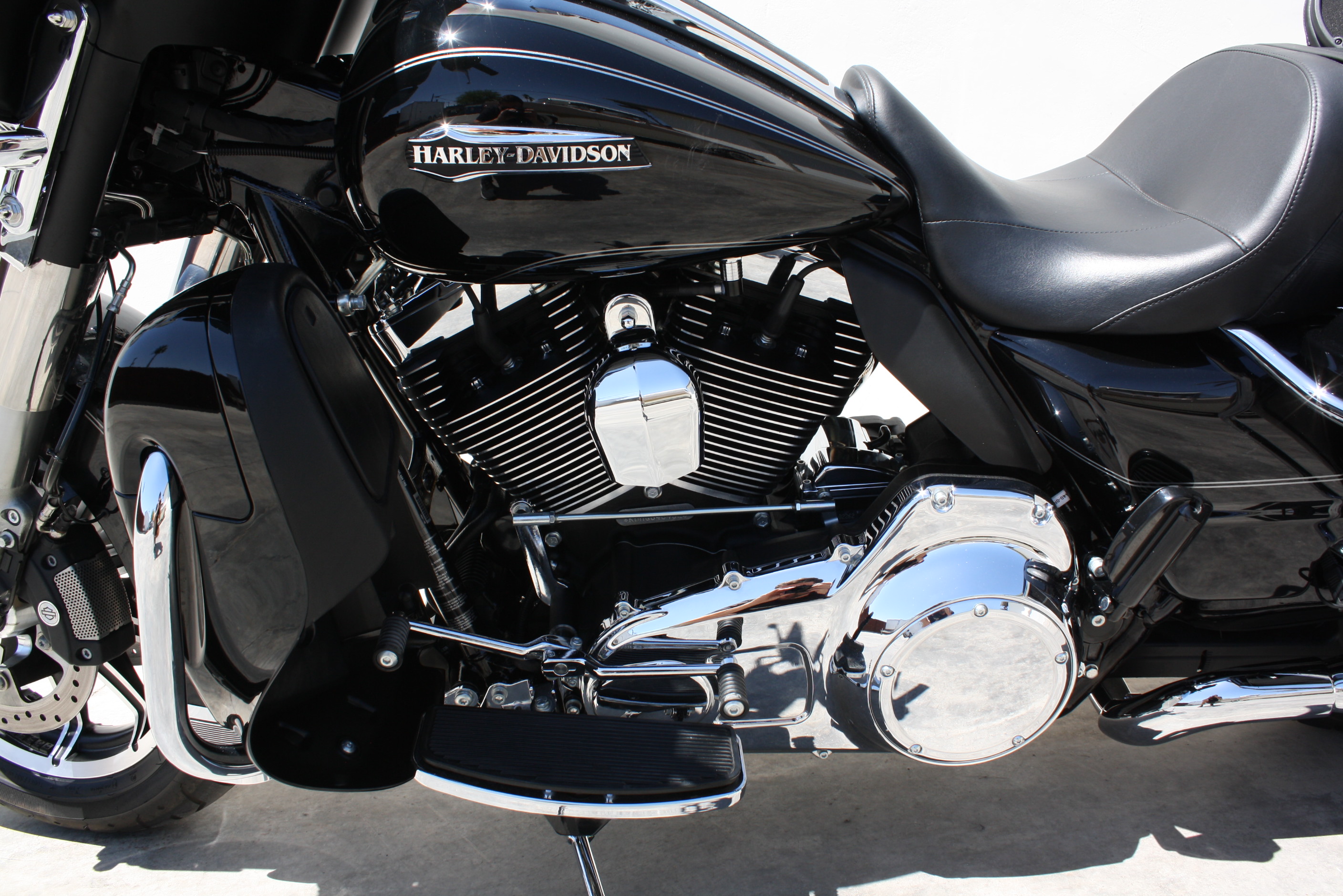 2016 Harley Davidson Street Glide Ultra Classic “Low” 1 owner 730 miles