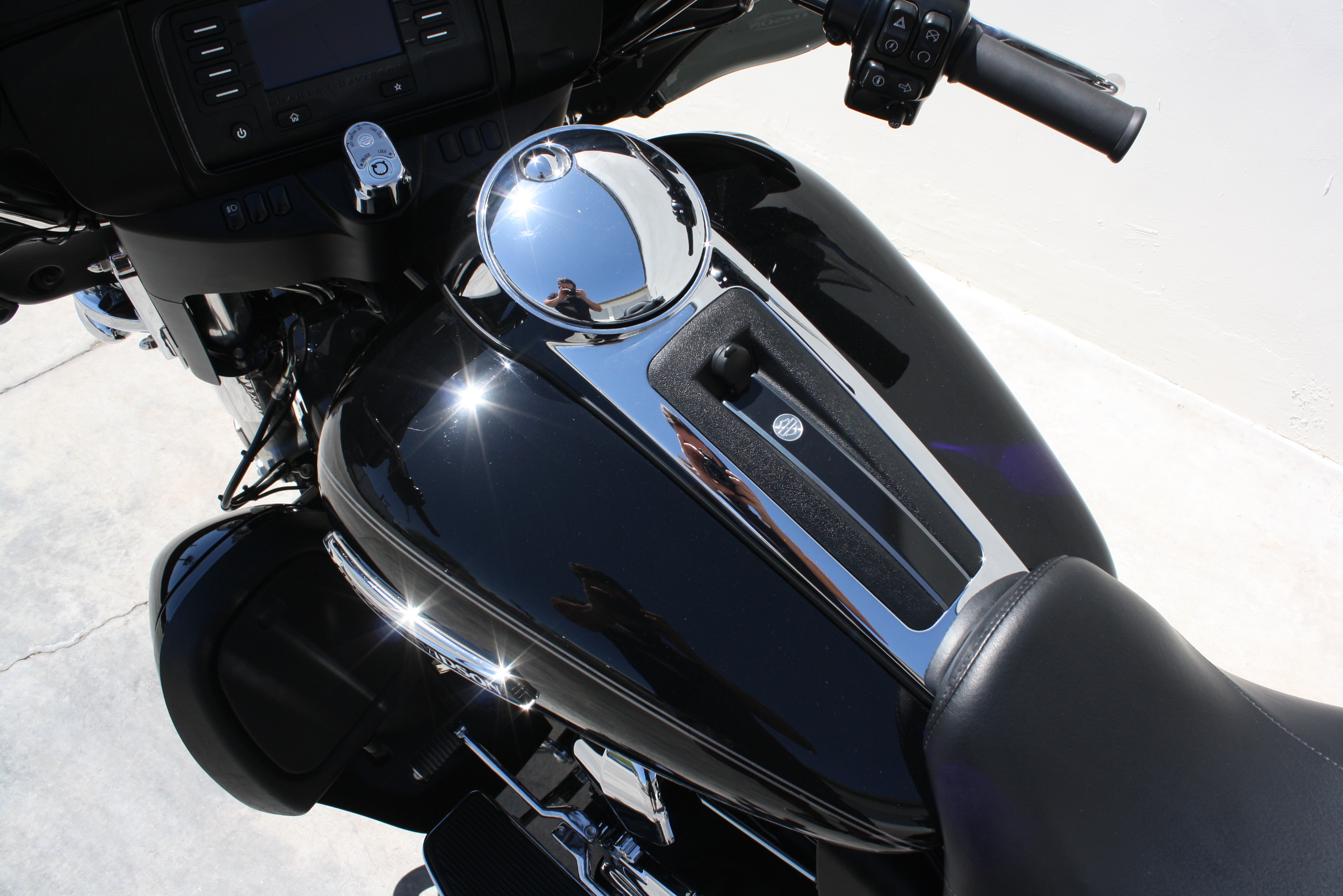 2016 Harley Davidson Street Glide Ultra Classic “Low” 1 owner 730 miles