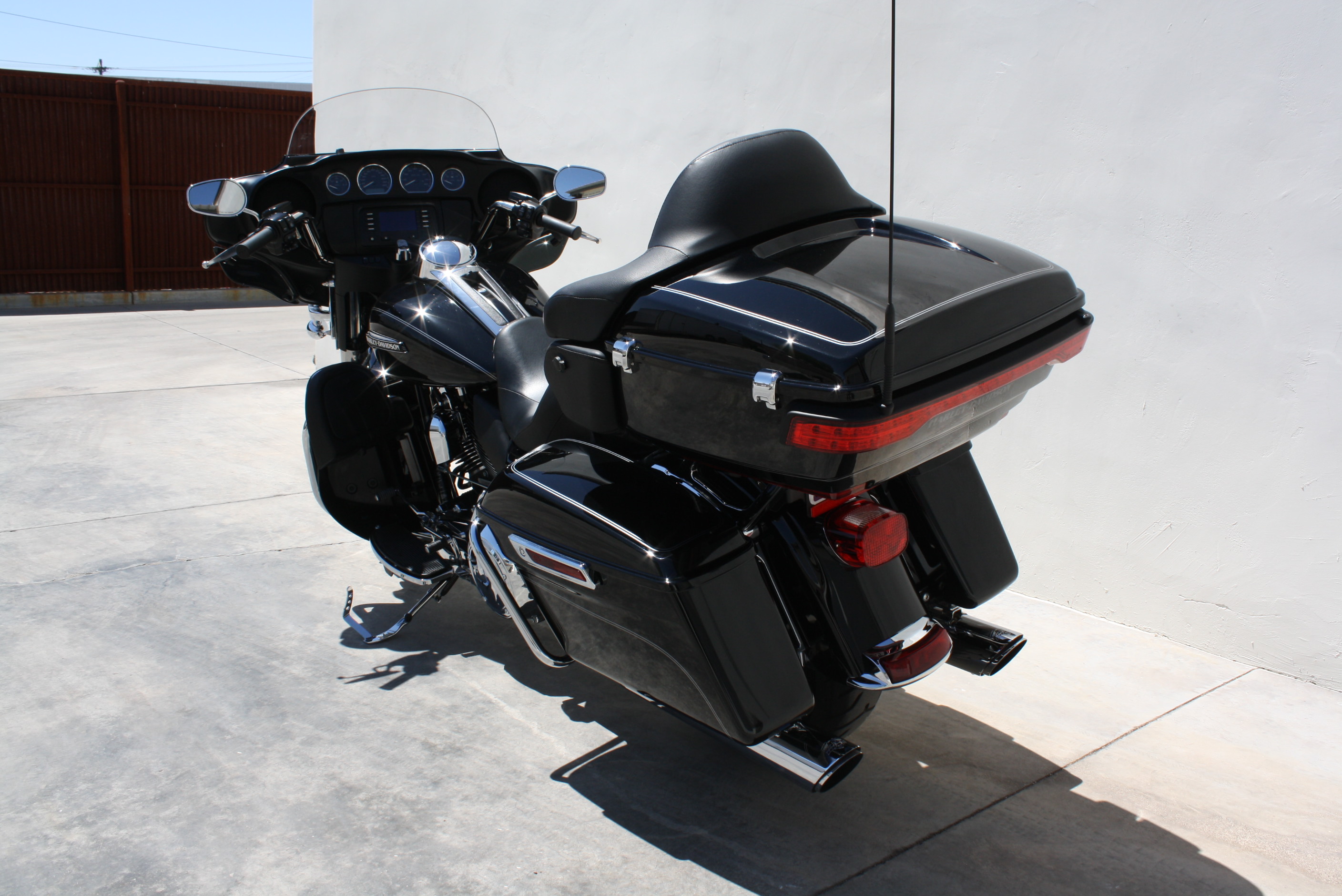 2016 Harley Davidson Street Glide Ultra Classic “Low” 1 owner 730 miles