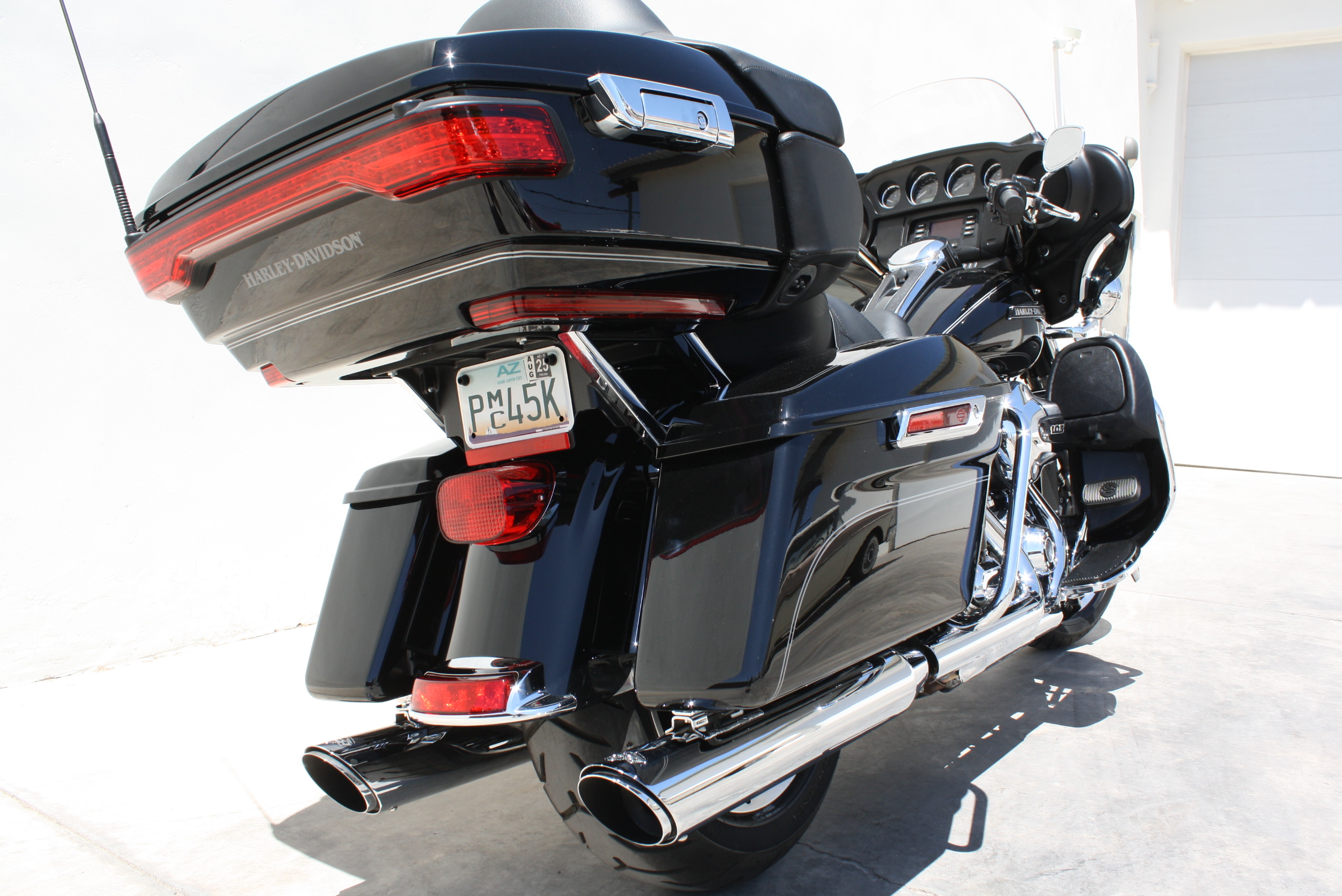 2016 Harley Davidson Street Glide Ultra Classic “Low” 1 owner 730 miles