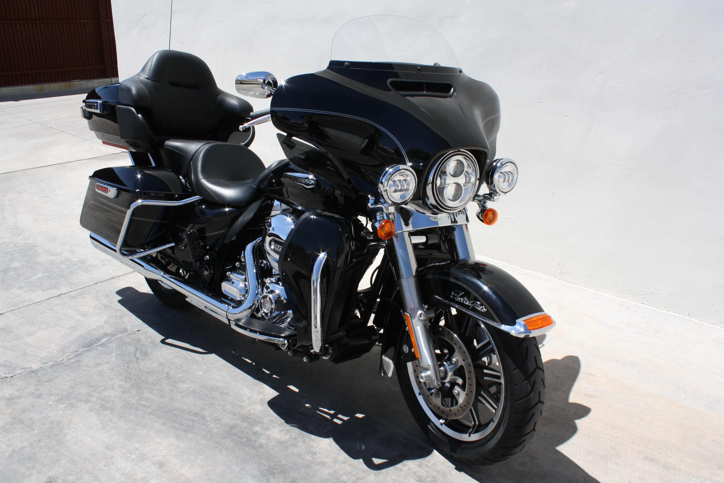 2016 Harley Davidson Street Glide Ultra Classic “Low” 1 owner 730 miles