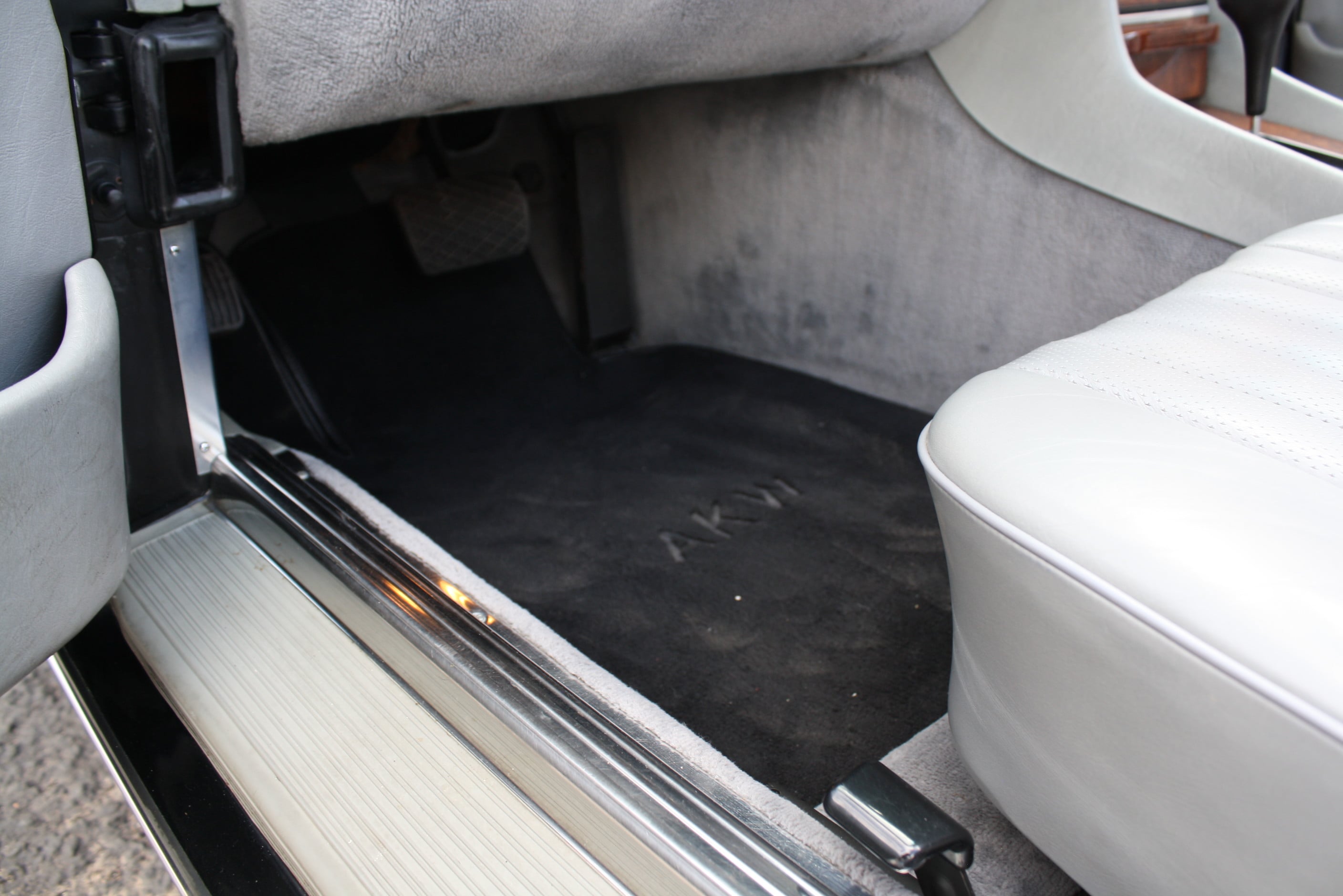1986 Mercedes Benz 560SL 54k original miles