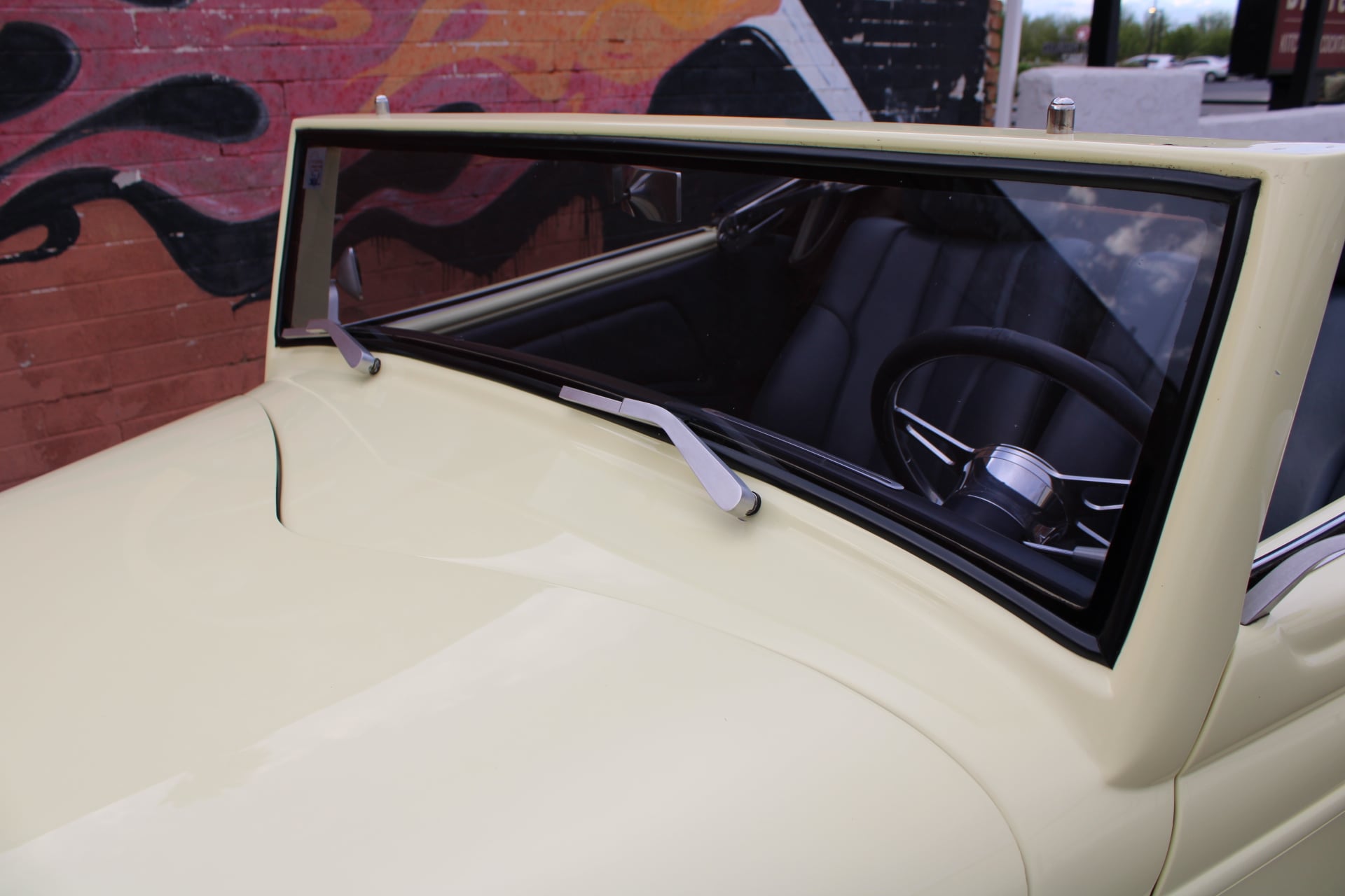 1933 Ford Cabriolet
