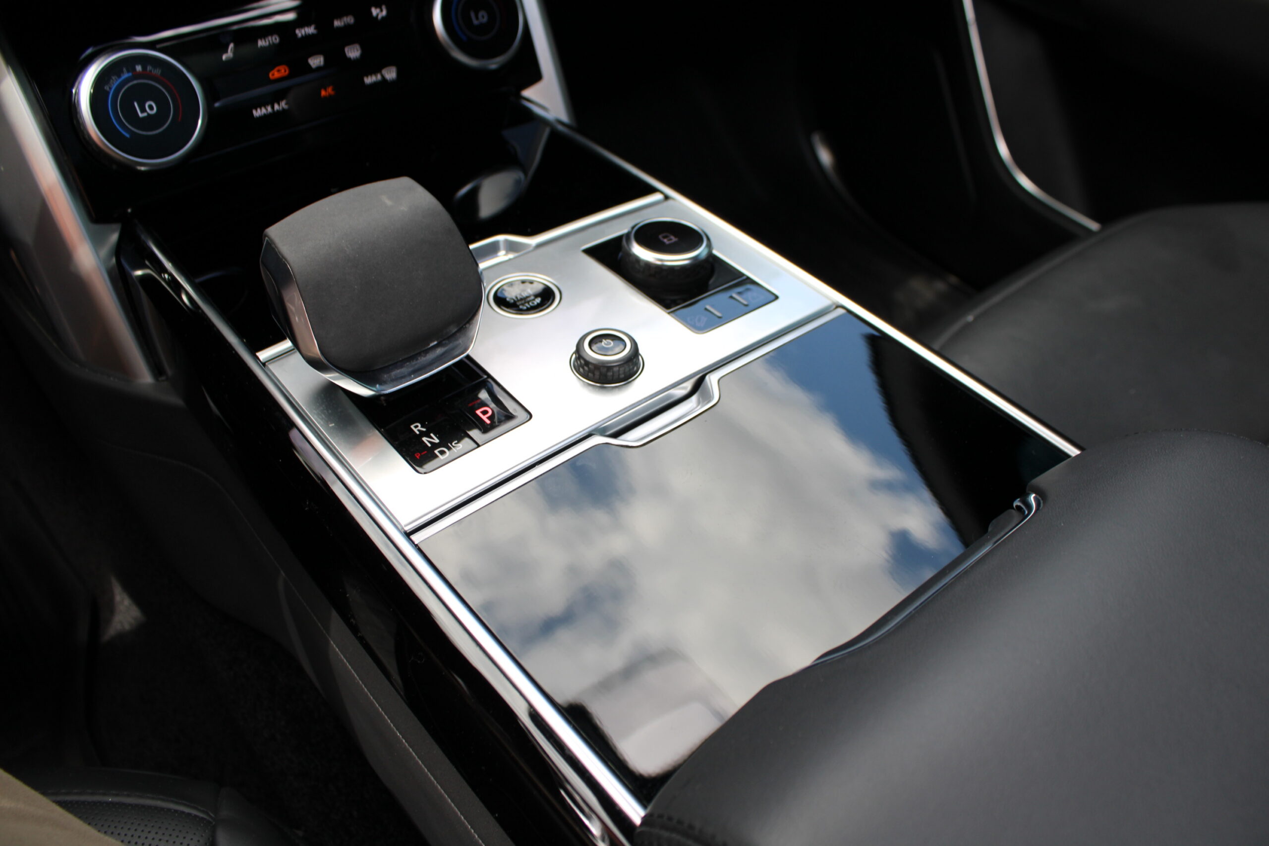 2023 Land Rover Range Rover P530 SE