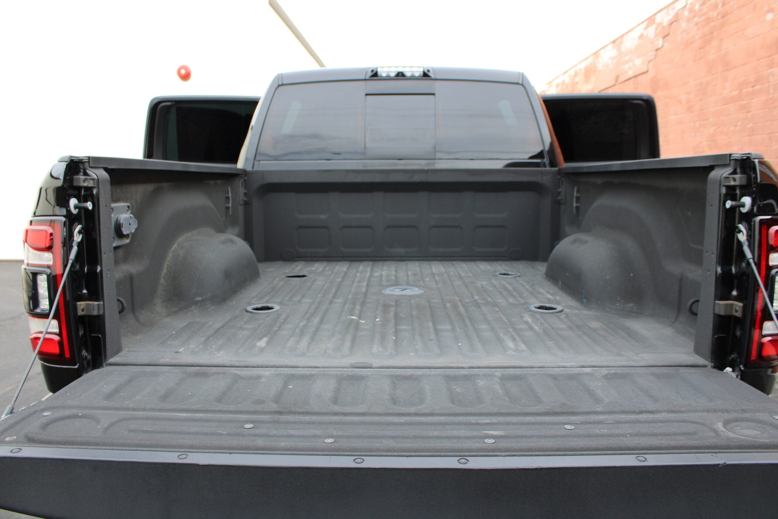 2020 Ram 3500 MEGACAB  HO Diesel Aisin 5″ Lift 42k miles