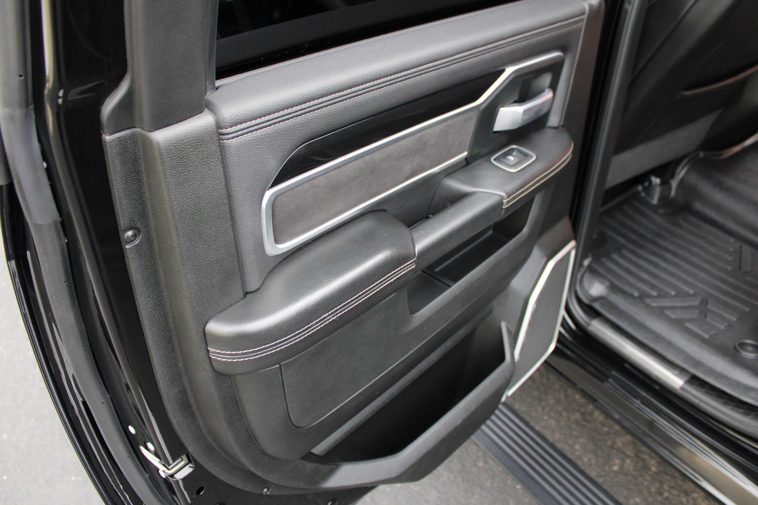 2020 Ram 3500 MEGACAB  HO Diesel Aisin 5″ Lift 42k miles