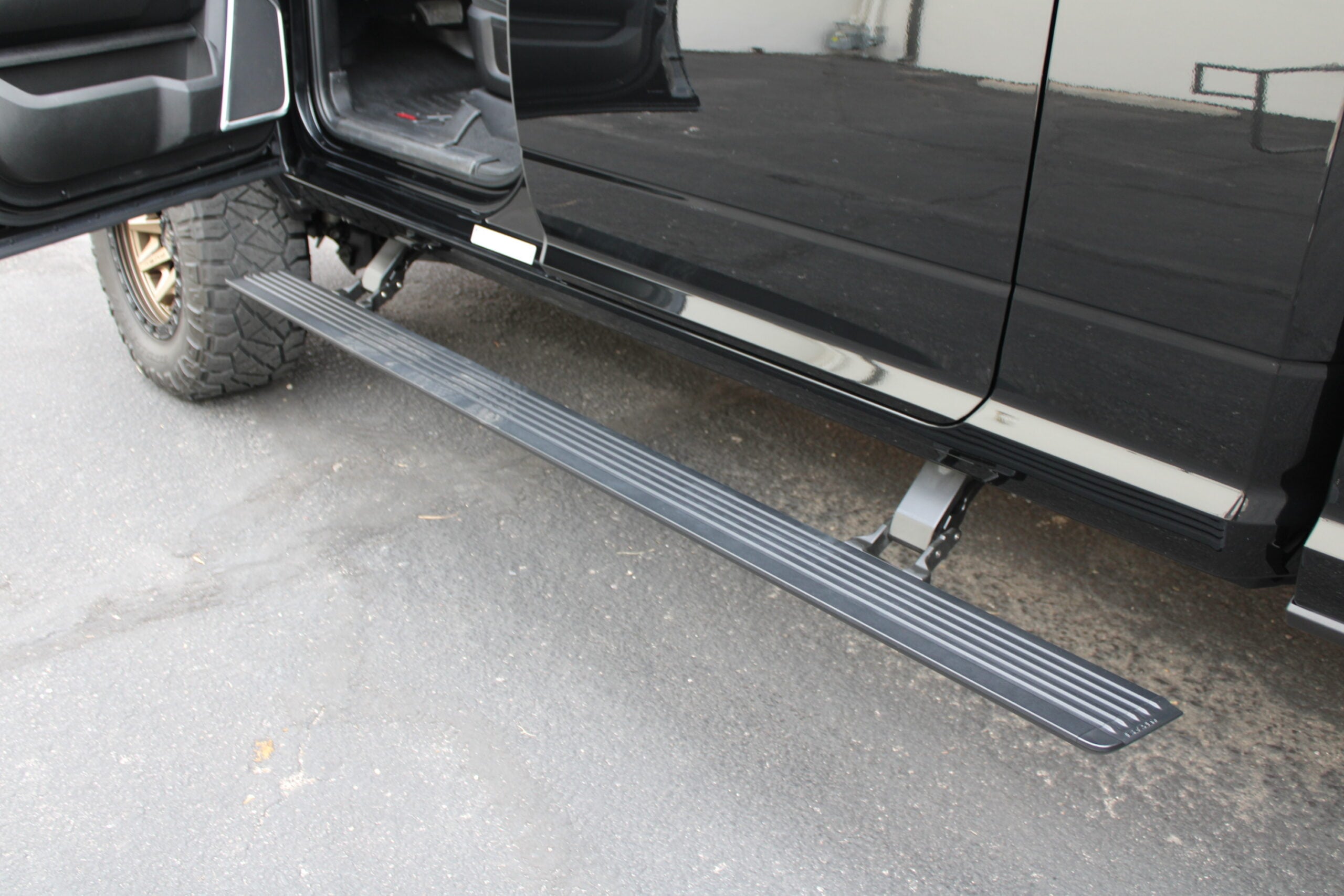 2020 Ram 3500 MEGACAB  HO Diesel Aisin 5″ Lift 42k miles