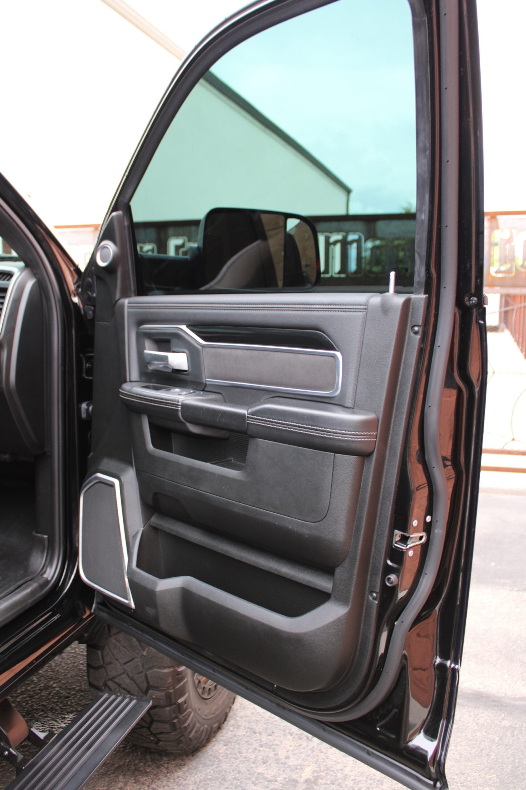 2020 Ram 3500 MEGACAB  HO Diesel Aisin 5″ Lift 42k miles