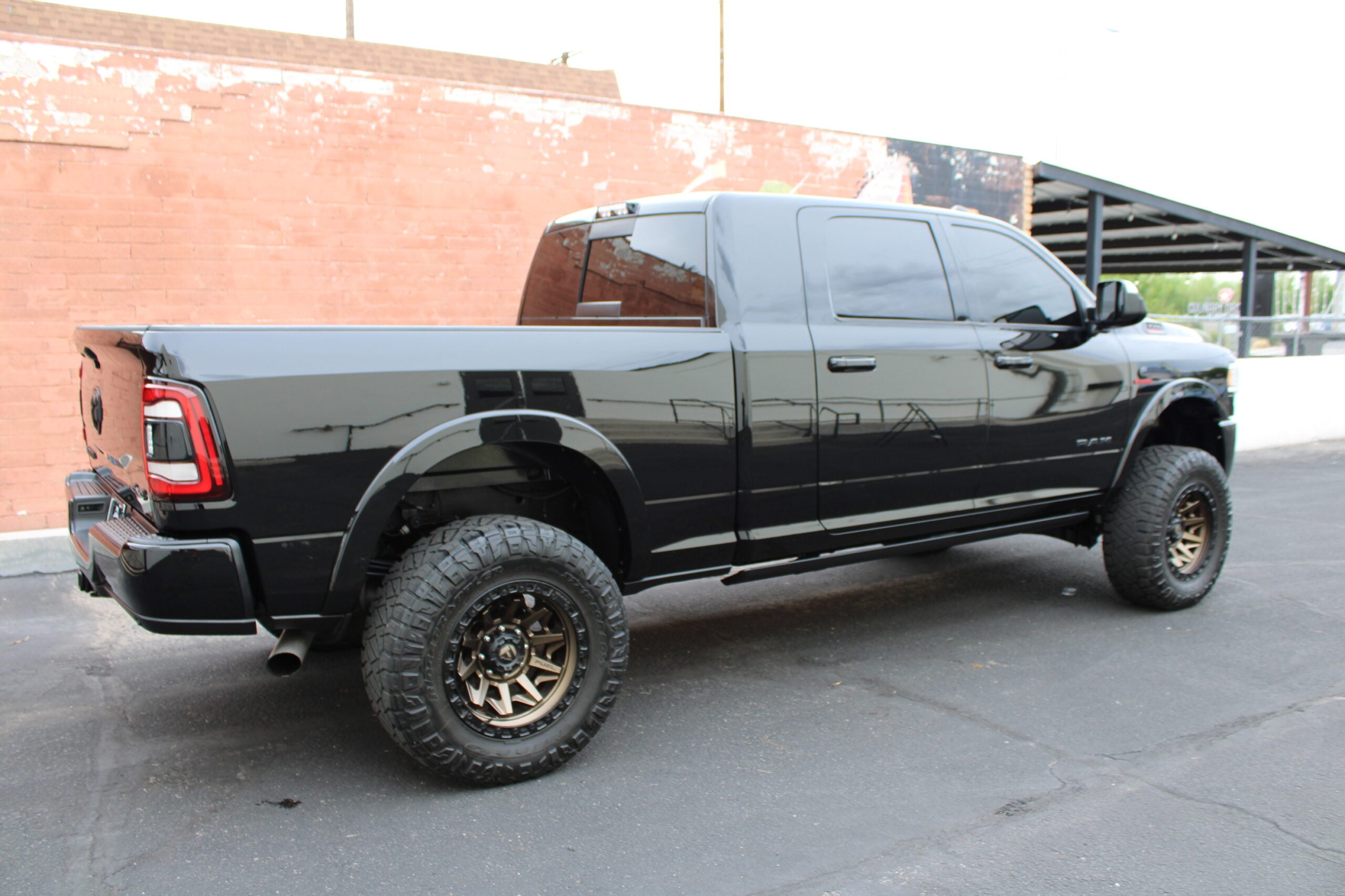 2020 Ram 3500 MEGACAB  HO Diesel Aisin 5″ Lift 42k miles