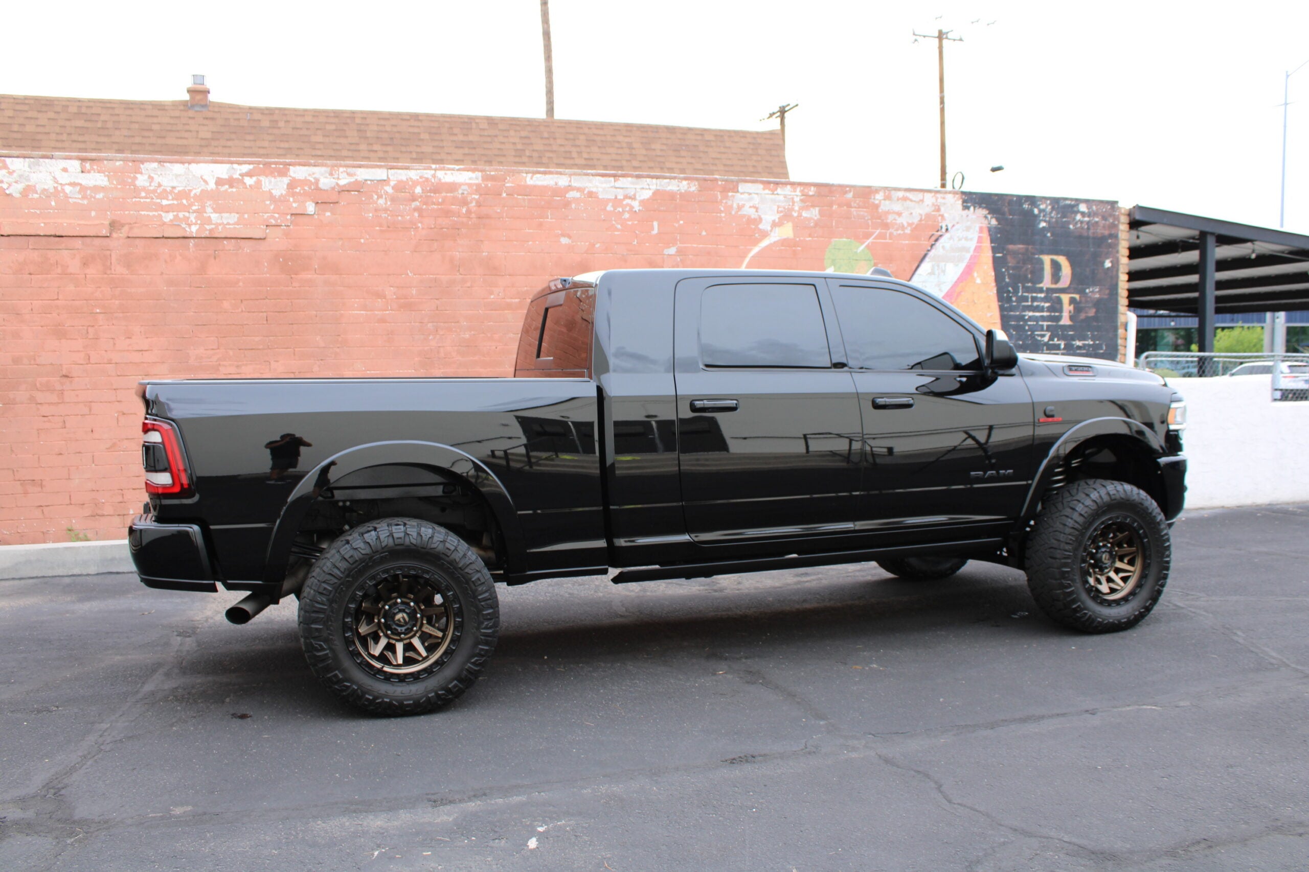 2020 Ram 3500 MEGACAB  HO Diesel Aisin 5″ Lift 42k miles