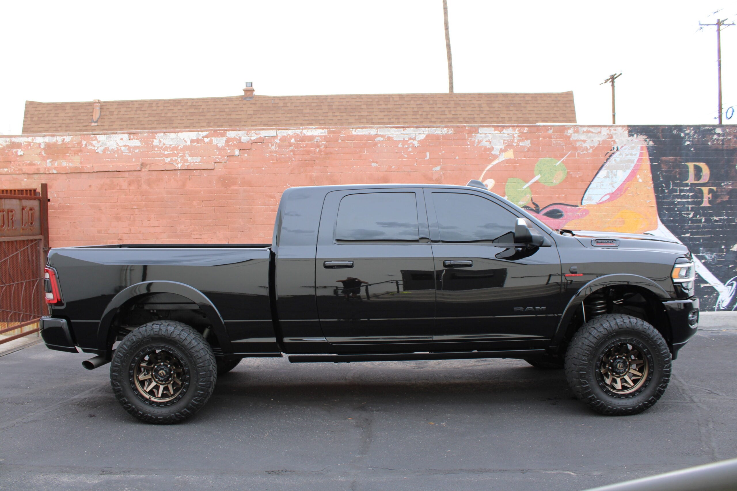 2020 Ram 3500 MEGACAB  HO Diesel Aisin 5″ Lift 42k miles